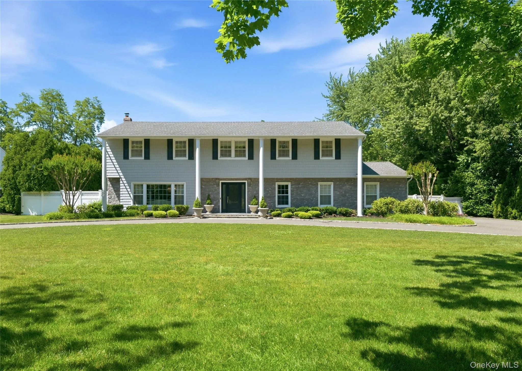 Expansive Front Lawn Expansive Front Lawn