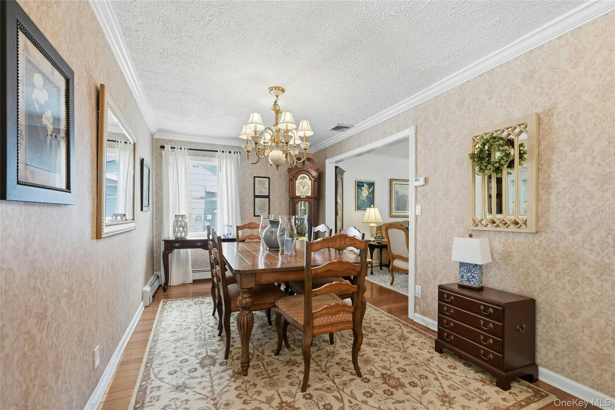 Formal Dining Room... Formal Dining Room...