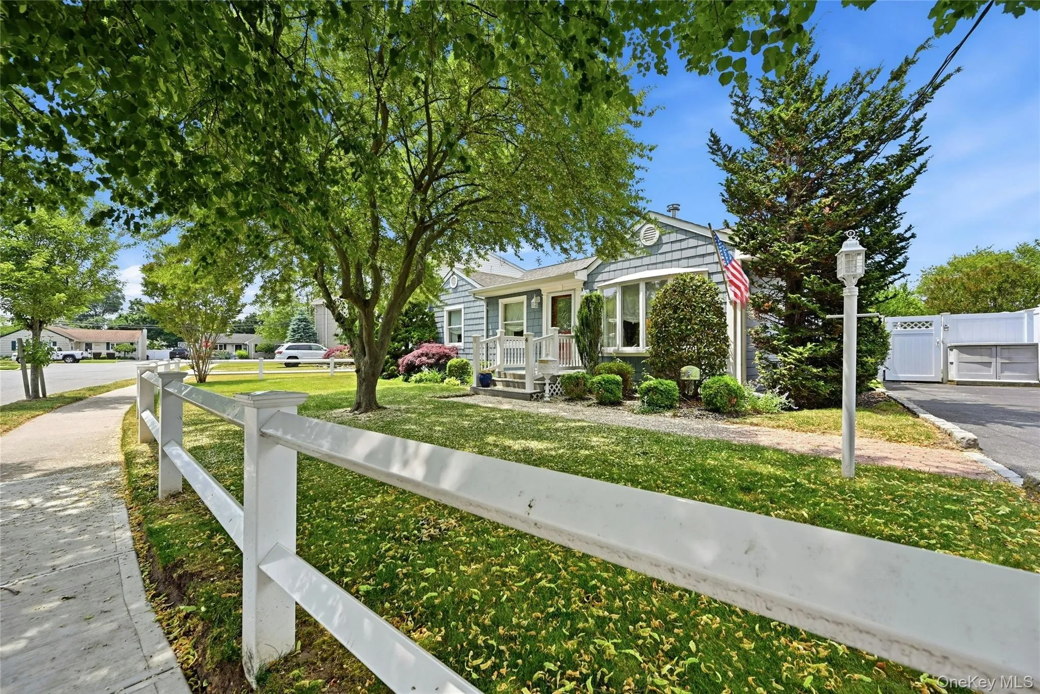 Beautifully Maintained Inside & Out! Beautifully Maintained Inside & Out!