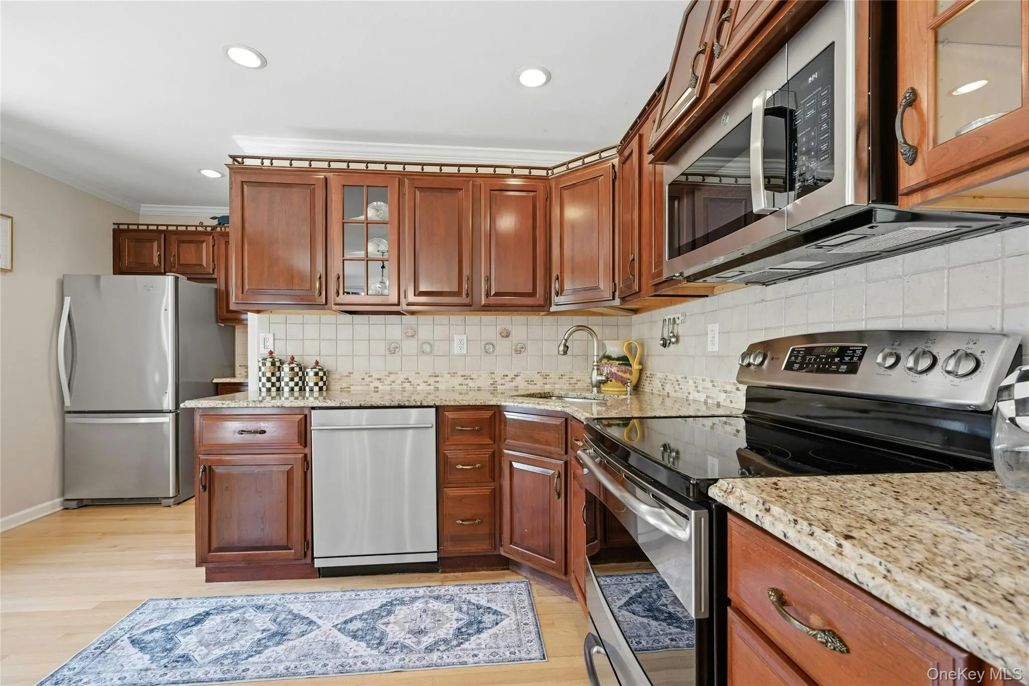 Brand New Stainless Dishwasher... Brand New Stainless Dishwasher...