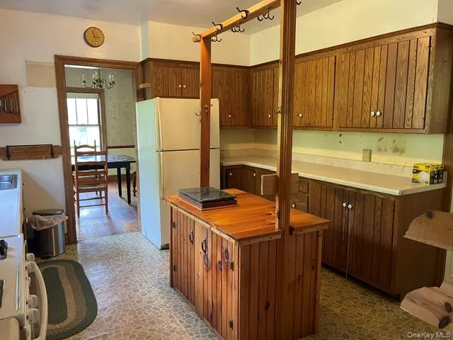 Lots of cabinetry and counter space Lots of cabinetry and counter space