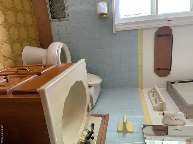 Full bathroom on second floor Full bathroom on second floor