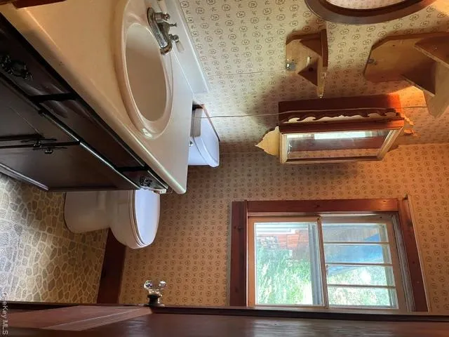 Half Bath next to kitchen Half Bath next to kitchen