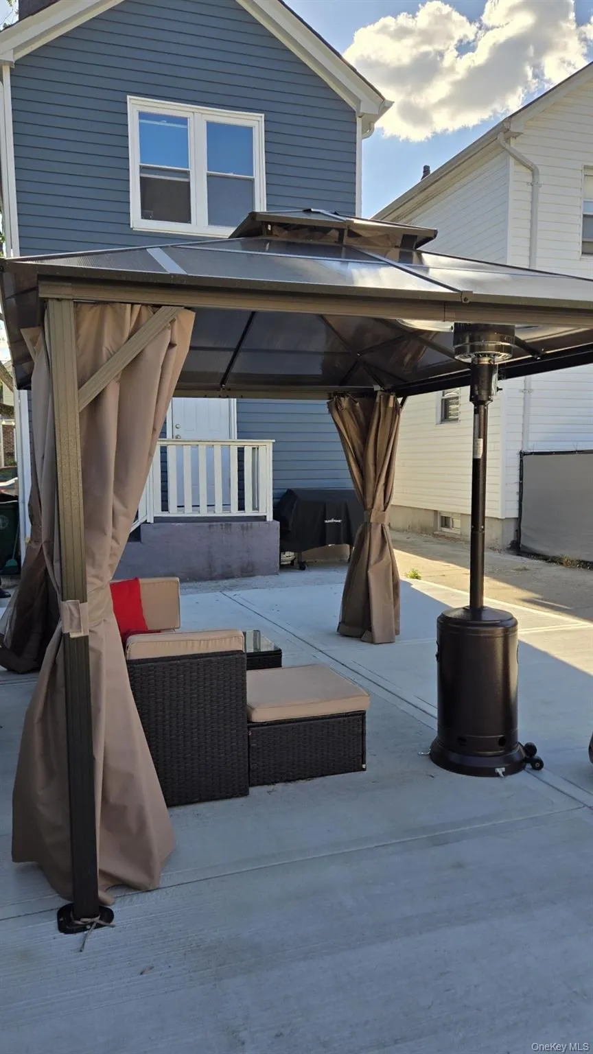 12933 135th Place, New York, NY, 3 Bedrooms Bedrooms, 7 Rooms Rooms,1 BathroomBathrooms,Residential,For Rent,135th,0,1012898 12933 135th Place, New York, NY, 3 Bedrooms Bedrooms, 7 Rooms Rooms,1 BathroomBathrooms,Residential,For Rent,135th,0,1012898
