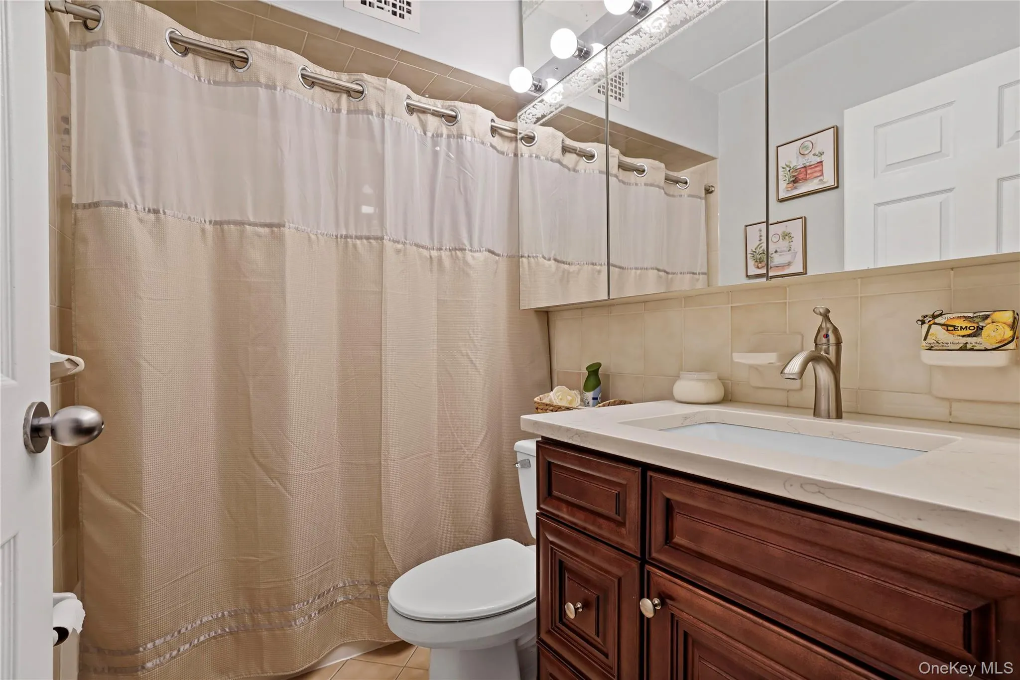 61-12 69th Street, New York, NY, 2 Bedrooms Bedrooms, 7 Rooms Rooms,2 BathroomsBathrooms,Residential,For Rent,69th Street,0,1012902 61-12 69th Street, New York, NY, 2 Bedrooms Bedrooms, 7 Rooms Rooms,2 BathroomsBathrooms,Residential,For Rent,69th Street,0,1012902