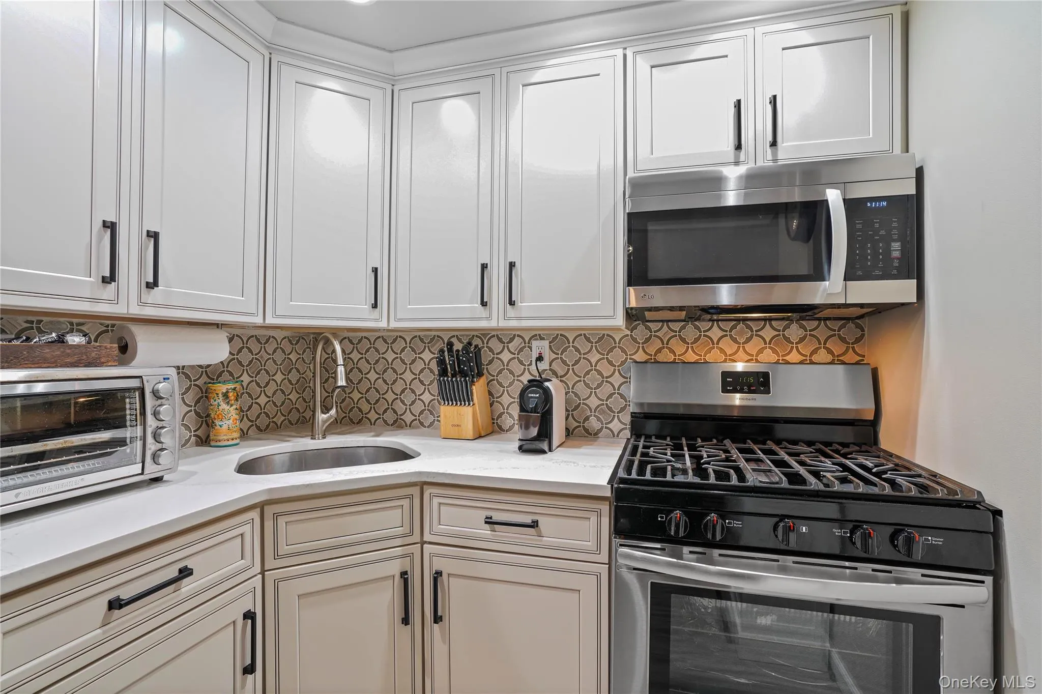 61-12 69th Street, New York, NY, 2 Bedrooms Bedrooms, 7 Rooms Rooms,2 BathroomsBathrooms,Residential,For Rent,69th Street,0,1012902 61-12 69th Street, New York, NY, 2 Bedrooms Bedrooms, 7 Rooms Rooms,2 BathroomsBathrooms,Residential,For Rent,69th Street,0,1012902