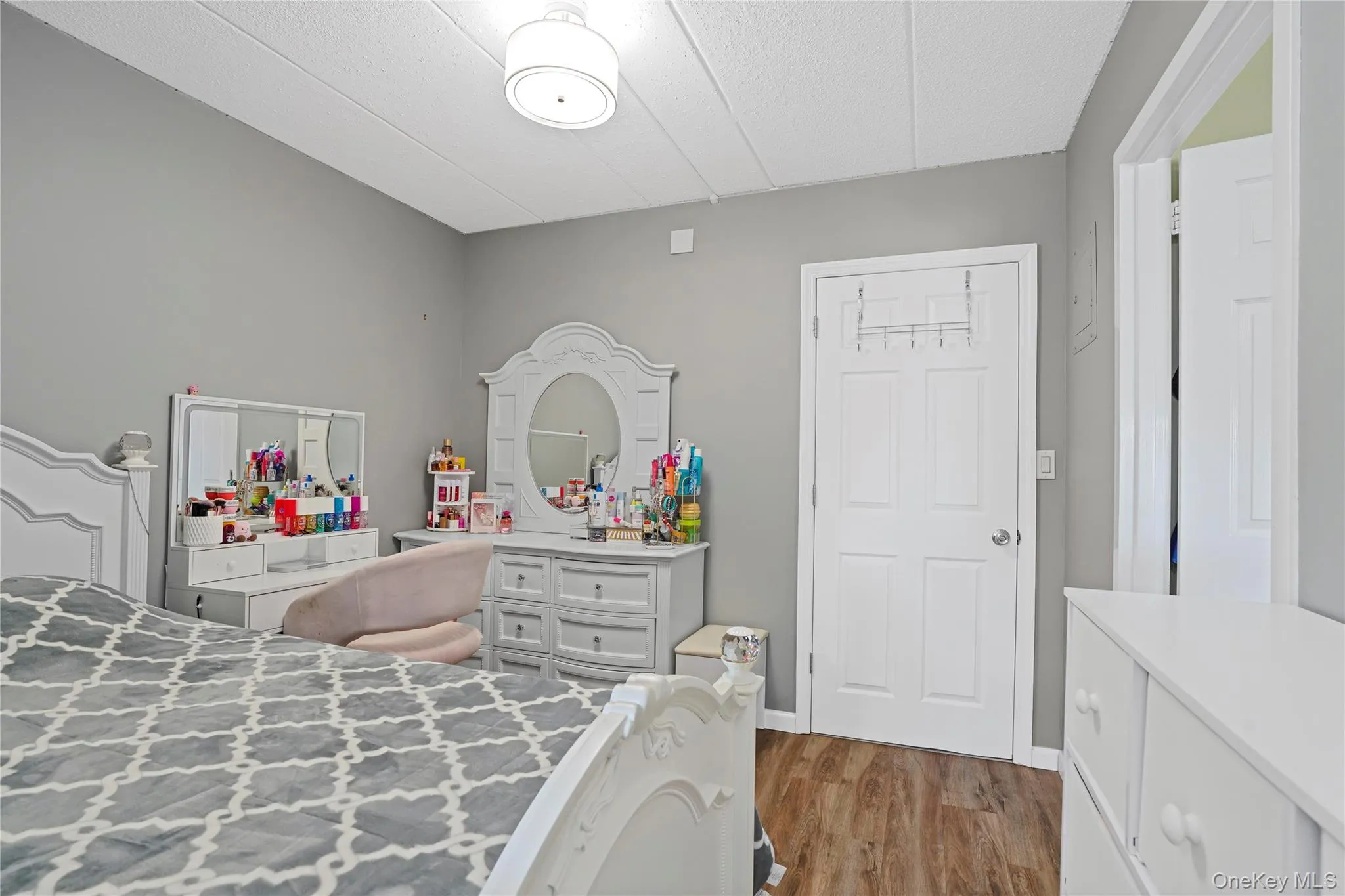 61-12 69th Street, New York, NY, 2 Bedrooms Bedrooms, 7 Rooms Rooms,2 BathroomsBathrooms,Residential,For Rent,69th Street,0,1012902 61-12 69th Street, New York, NY, 2 Bedrooms Bedrooms, 7 Rooms Rooms,2 BathroomsBathrooms,Residential,For Rent,69th Street,0,1012902