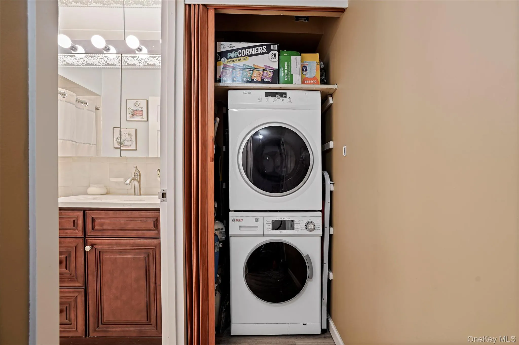 61-12 69th Street, New York, NY, 2 Bedrooms Bedrooms, 7 Rooms Rooms,2 BathroomsBathrooms,Residential,For Rent,69th Street,0,1012902 61-12 69th Street, New York, NY, 2 Bedrooms Bedrooms, 7 Rooms Rooms,2 BathroomsBathrooms,Residential,For Rent,69th Street,0,1012902