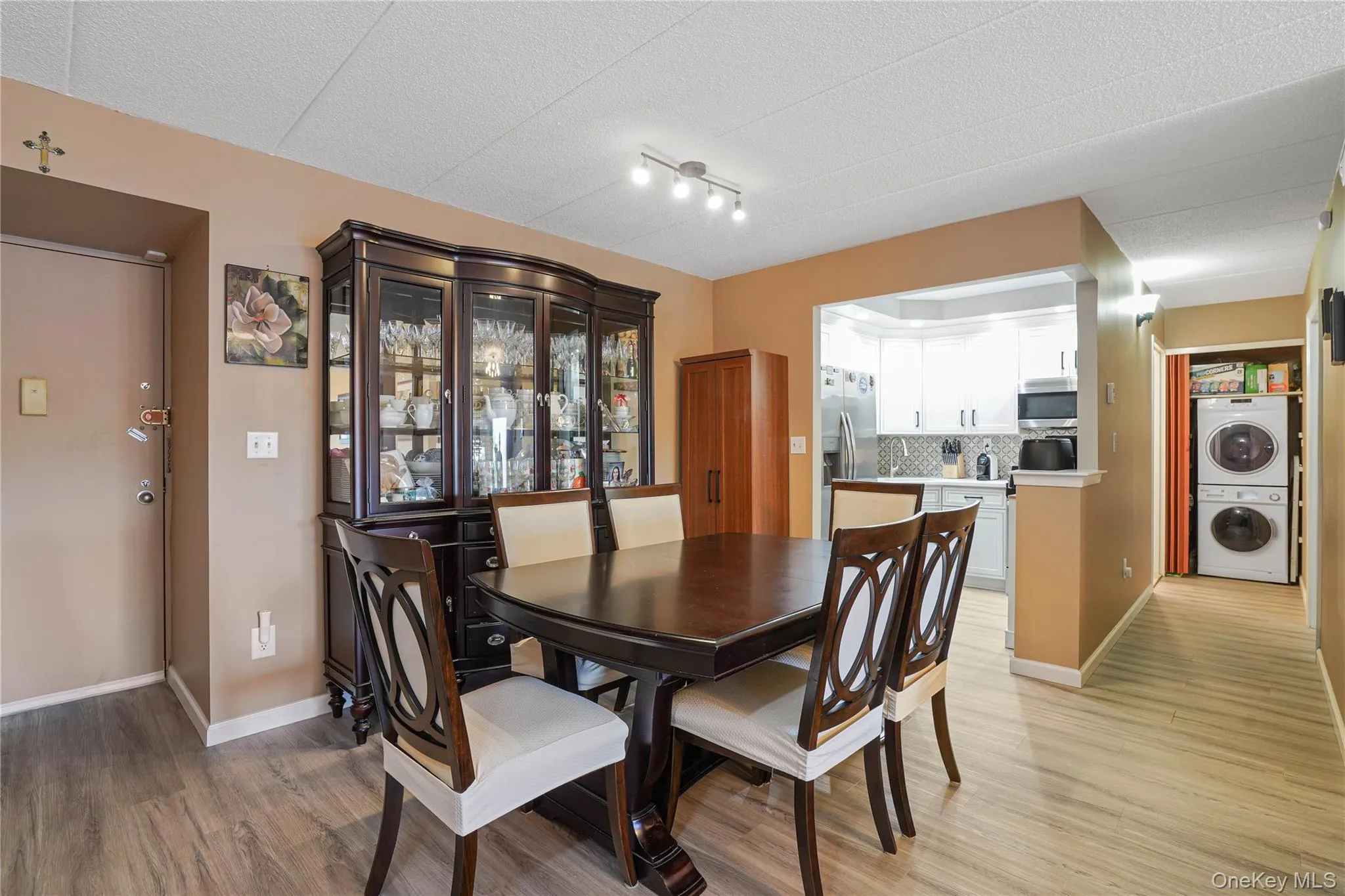 61-12 69th Street, New York, NY, 2 Bedrooms Bedrooms, 7 Rooms Rooms,2 BathroomsBathrooms,Residential,For Rent,69th Street,0,1012902 61-12 69th Street, New York, NY, 2 Bedrooms Bedrooms, 7 Rooms Rooms,2 BathroomsBathrooms,Residential,For Rent,69th Street,0,1012902