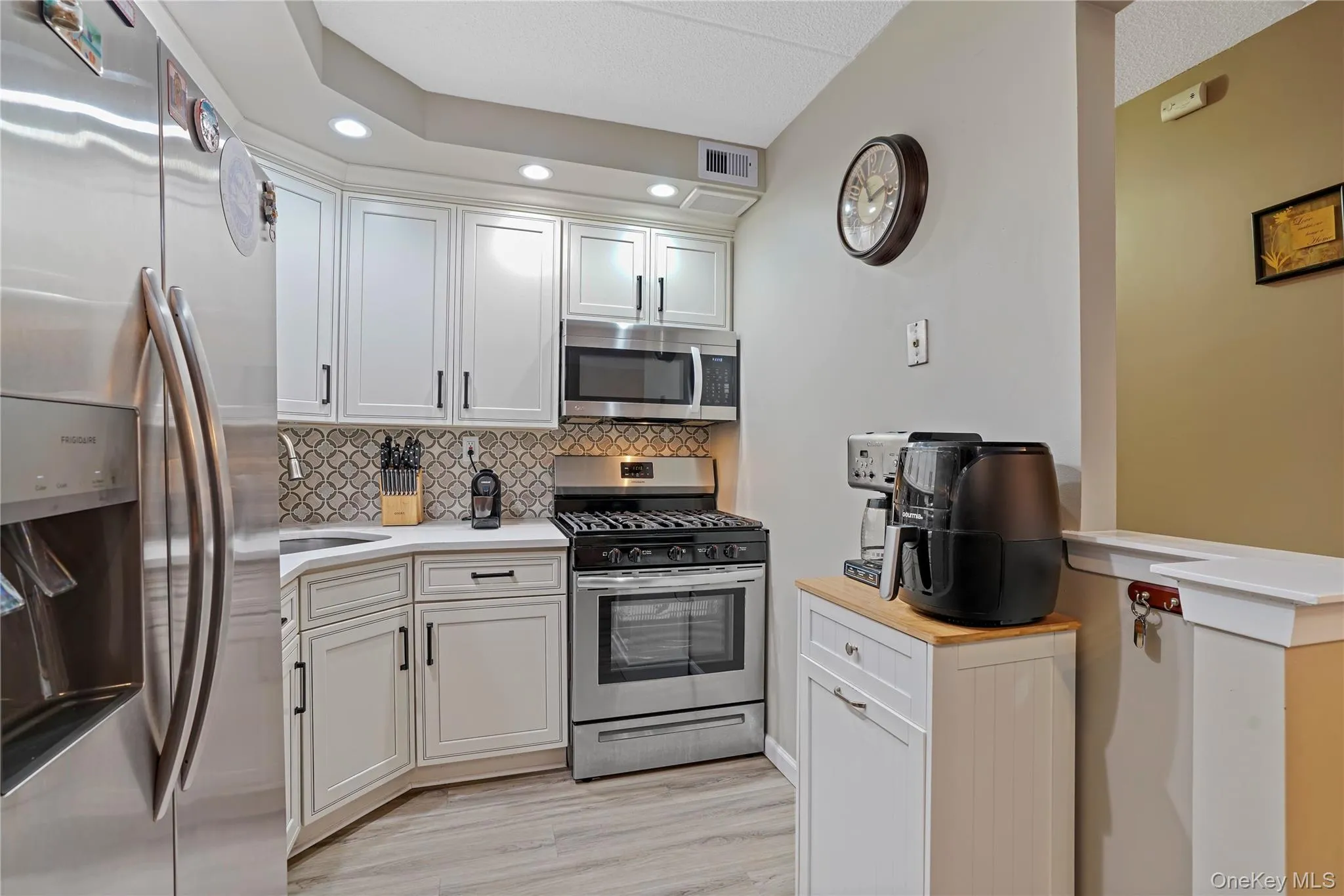 61-12 69th Street, New York, NY, 2 Bedrooms Bedrooms, 7 Rooms Rooms,2 BathroomsBathrooms,Residential,For Rent,69th Street,0,1012902 61-12 69th Street, New York, NY, 2 Bedrooms Bedrooms, 7 Rooms Rooms,2 BathroomsBathrooms,Residential,For Rent,69th Street,0,1012902