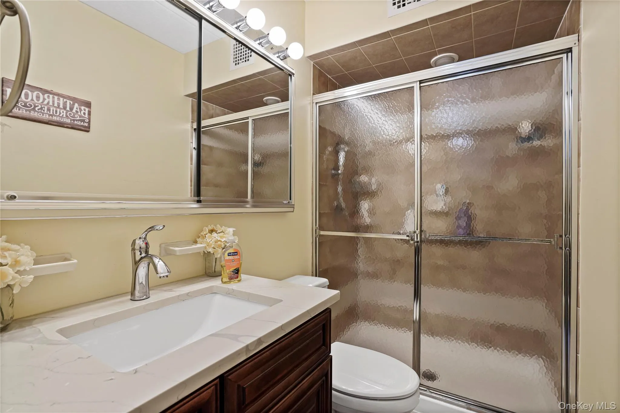 61-12 69th Street, New York, NY, 2 Bedrooms Bedrooms, 7 Rooms Rooms,2 BathroomsBathrooms,Residential,For Rent,69th Street,0,1012902 61-12 69th Street, New York, NY, 2 Bedrooms Bedrooms, 7 Rooms Rooms,2 BathroomsBathrooms,Residential,For Rent,69th Street,0,1012902
