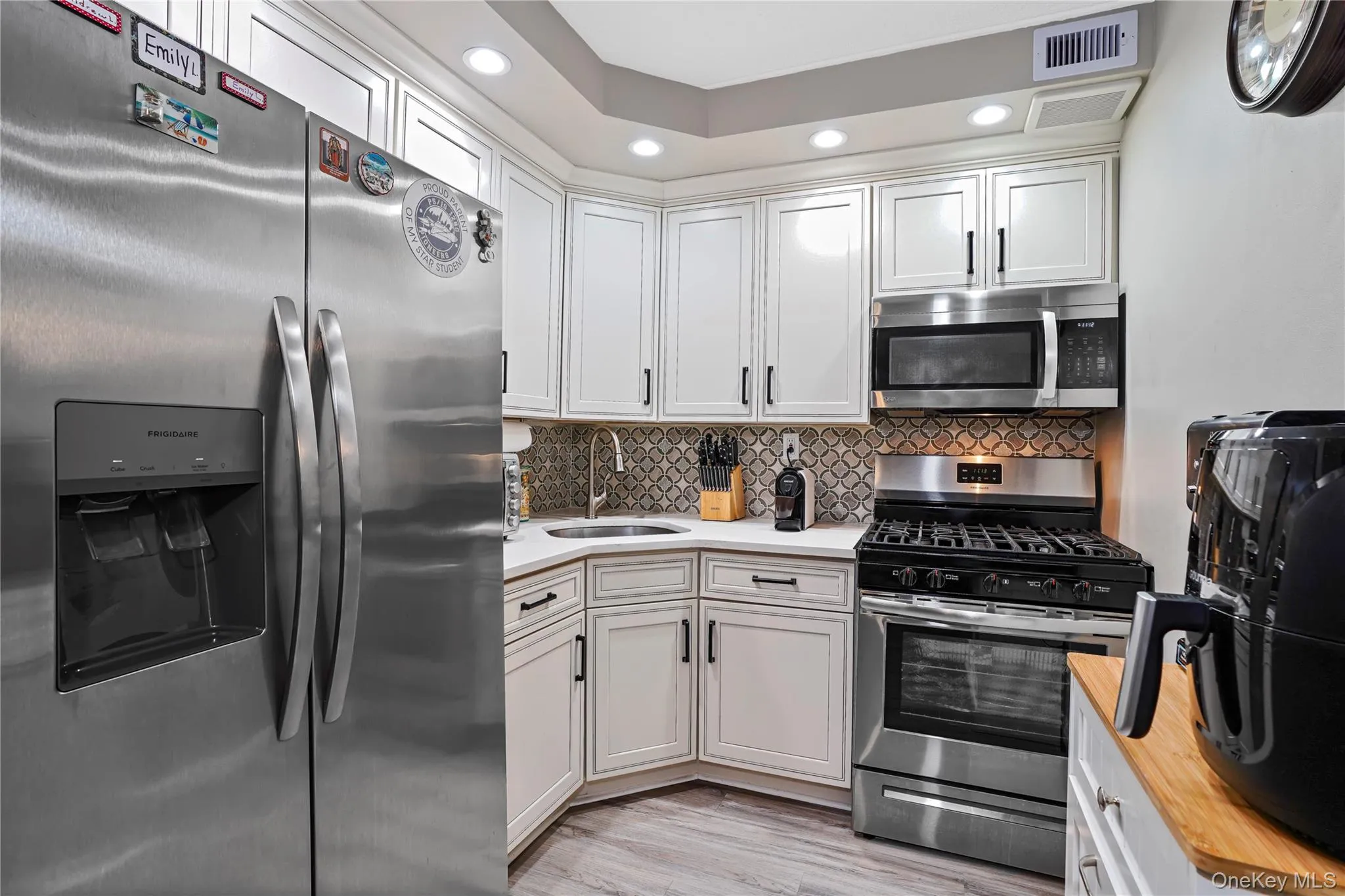 61-12 69th Street, New York, NY, 2 Bedrooms Bedrooms, 7 Rooms Rooms,2 BathroomsBathrooms,Residential,For Rent,69th Street,0,1012902 61-12 69th Street, New York, NY, 2 Bedrooms Bedrooms, 7 Rooms Rooms,2 BathroomsBathrooms,Residential,For Rent,69th Street,0,1012902