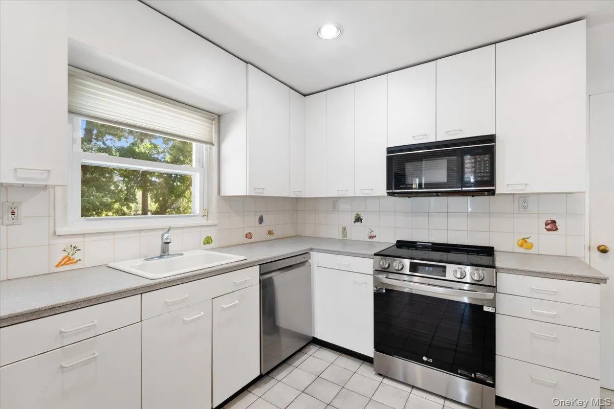 5 Hemlock Road, Greenburgh, NY, 4 Bedrooms Bedrooms, 8 Rooms Rooms,2 BathroomsBathrooms,Residential,For Rent,Hemlock,0,1012903 5 Hemlock Road, Greenburgh, NY, 4 Bedrooms Bedrooms, 8 Rooms Rooms,2 BathroomsBathrooms,Residential,For Rent,Hemlock,0,1012903