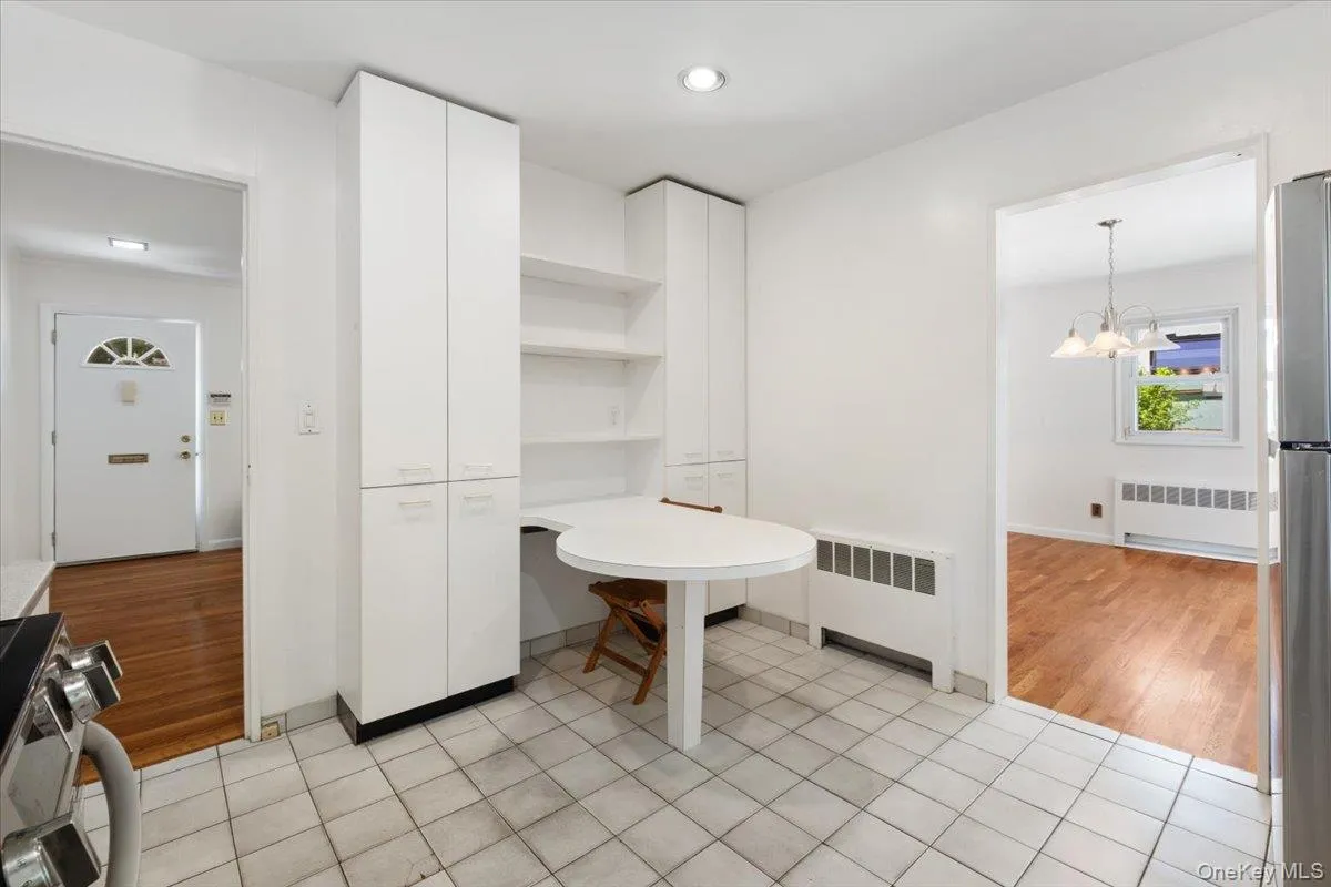 5 Hemlock Road, Greenburgh, NY, 4 Bedrooms Bedrooms, 8 Rooms Rooms,2 BathroomsBathrooms,Residential,For Rent,Hemlock,0,1012903 5 Hemlock Road, Greenburgh, NY, 4 Bedrooms Bedrooms, 8 Rooms Rooms,2 BathroomsBathrooms,Residential,For Rent,Hemlock,0,1012903