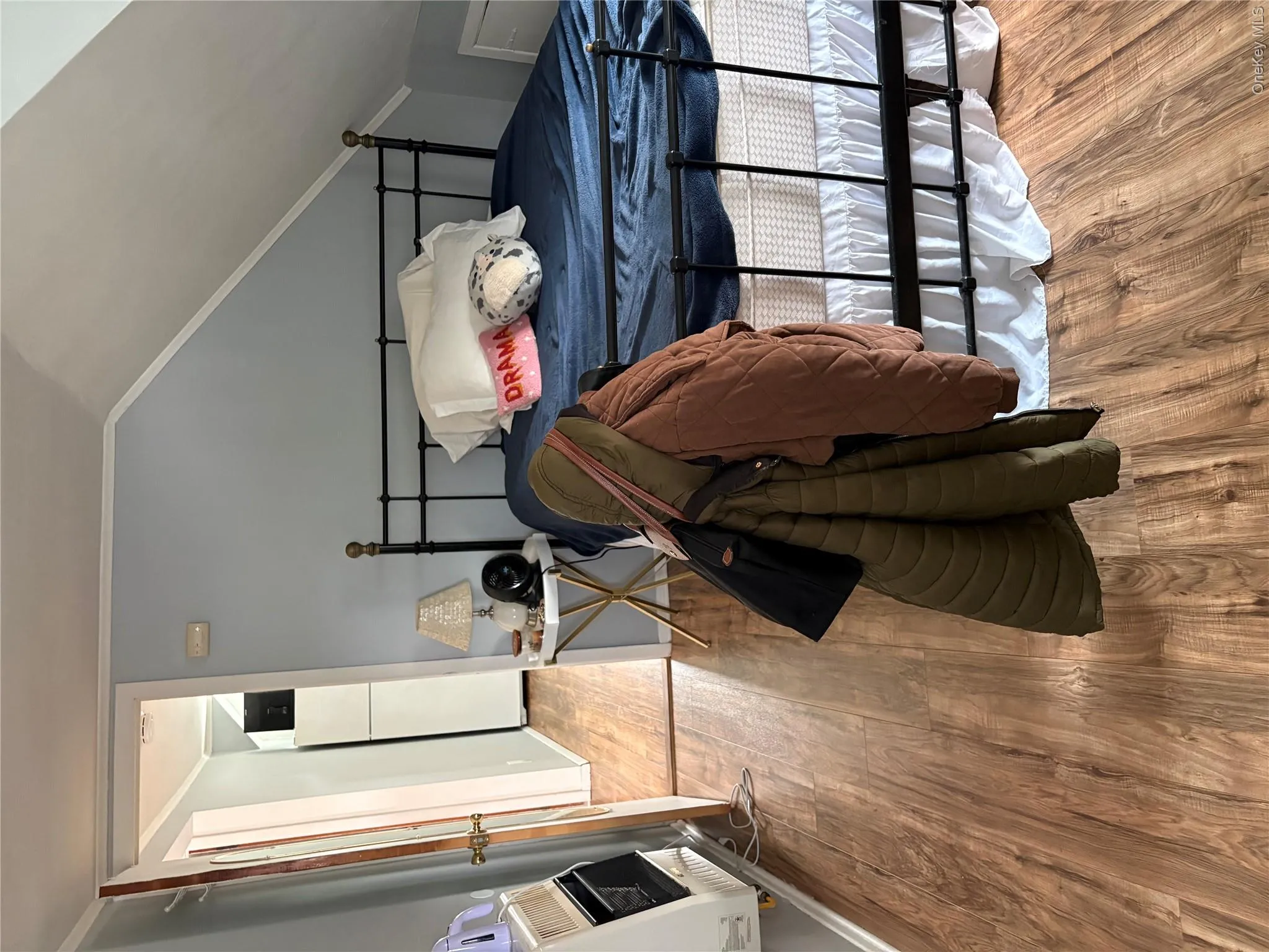 3 Elgar Street, Huntington, NY, 1 Bedroom Bedrooms, 3 Rooms Rooms,1 BathroomBathrooms,Residential Lease,For Rent,Elgar,0,1012909 3 Elgar Street, Huntington, NY, 1 Bedroom Bedrooms, 3 Rooms Rooms,1 BathroomBathrooms,Residential Lease,For Rent,Elgar,0,1012909