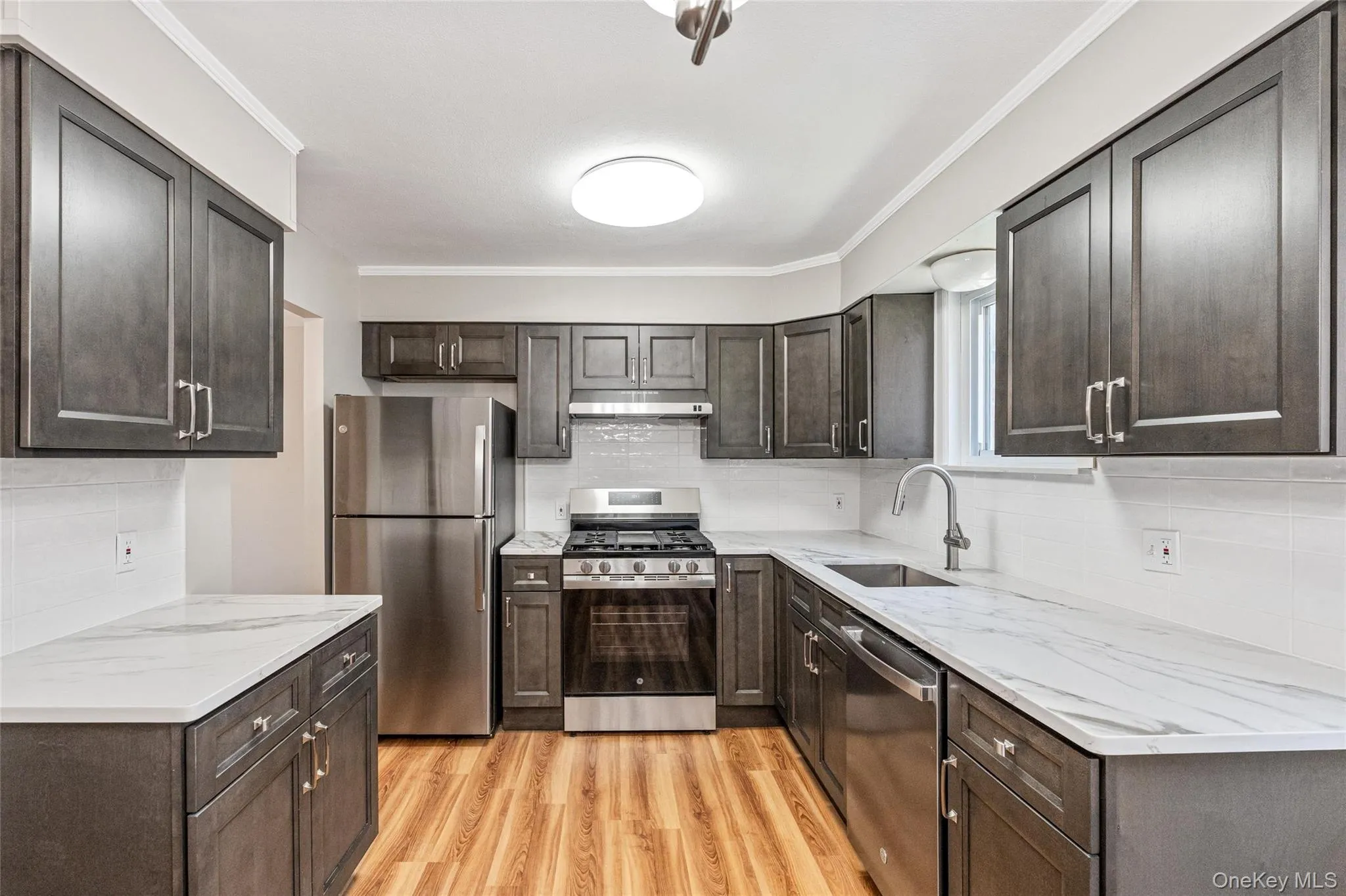 175-03 Peck Avenue, New York, NY, 3 Bedrooms Bedrooms, 8 Rooms Rooms,2 BathroomsBathrooms,Residential Lease,For Rent,Peck,0,1012913 175-03 Peck Avenue, New York, NY, 3 Bedrooms Bedrooms, 8 Rooms Rooms,2 BathroomsBathrooms,Residential Lease,For Rent,Peck,0,1012913
