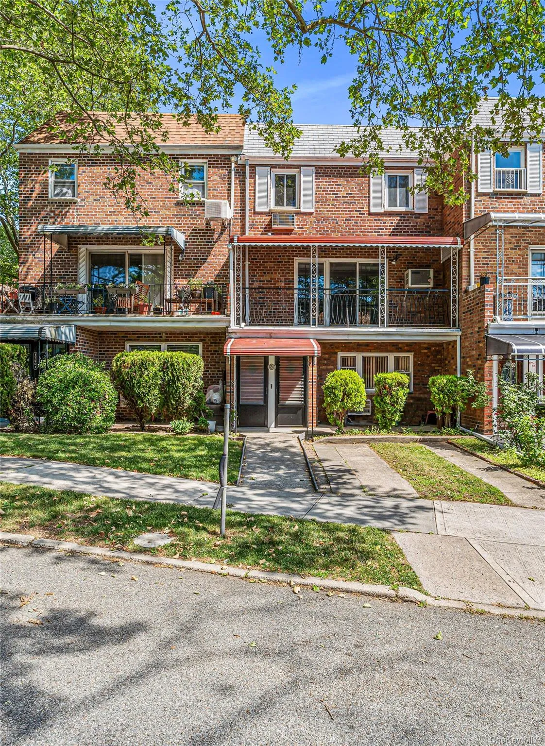 175-03 Peck Avenue, New York, NY, 3 Bedrooms Bedrooms, 8 Rooms Rooms,2 BathroomsBathrooms,Residential Lease,For Rent,Peck,0,1012913 175-03 Peck Avenue, New York, NY, 3 Bedrooms Bedrooms, 8 Rooms Rooms,2 BathroomsBathrooms,Residential Lease,For Rent,Peck,0,1012913