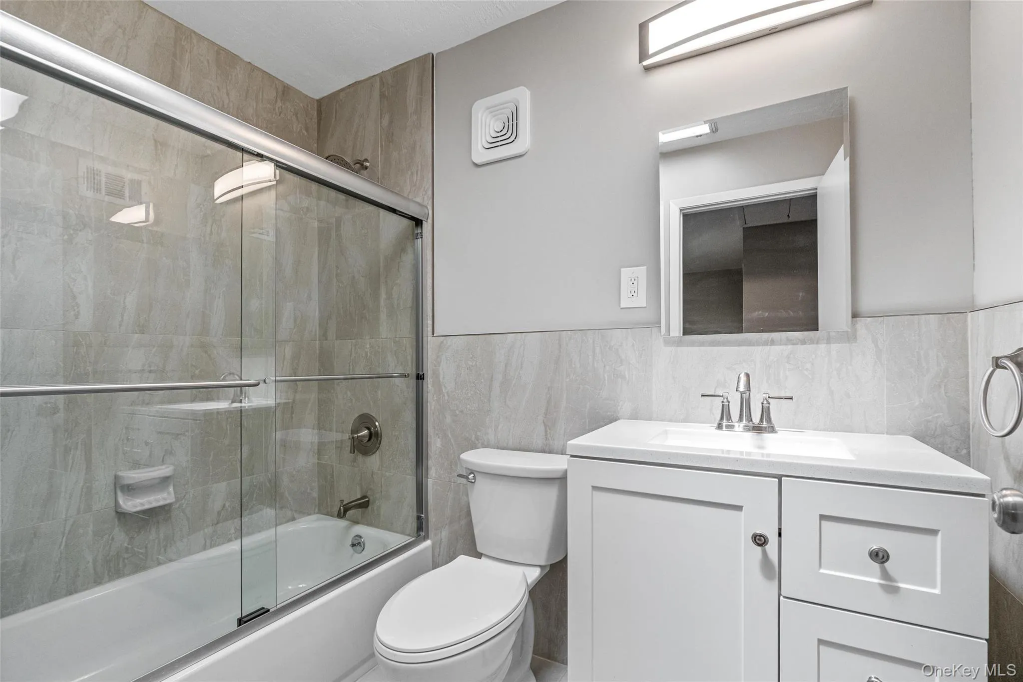 175-03 Peck Avenue, New York, NY, 3 Bedrooms Bedrooms, 8 Rooms Rooms,2 BathroomsBathrooms,Residential Lease,For Rent,Peck,0,1012913 175-03 Peck Avenue, New York, NY, 3 Bedrooms Bedrooms, 8 Rooms Rooms,2 BathroomsBathrooms,Residential Lease,For Rent,Peck,0,1012913