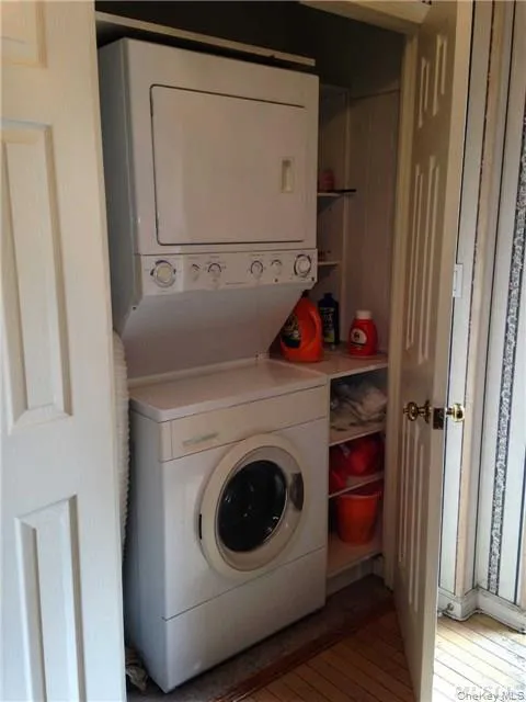 42-31 Colden Street, New York, NY, 4 Bedrooms Bedrooms, 7 Rooms Rooms,2 BathroomsBathrooms,Residential,For Rent,Colden,0,1012916 42-31 Colden Street, New York, NY, 4 Bedrooms Bedrooms, 7 Rooms Rooms,2 BathroomsBathrooms,Residential,For Rent,Colden,0,1012916