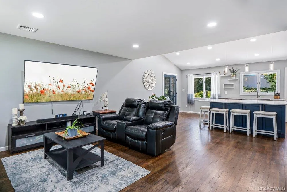 39 Tanglewood Drive, Smithtown, NY, 3 Bedrooms Bedrooms, 8 Rooms Rooms,1 BathroomBathrooms,Residential,For Rent,Tanglewood,0,1012925 39 Tanglewood Drive, Smithtown, NY, 3 Bedrooms Bedrooms, 8 Rooms Rooms,1 BathroomBathrooms,Residential,For Rent,Tanglewood,0,1012925