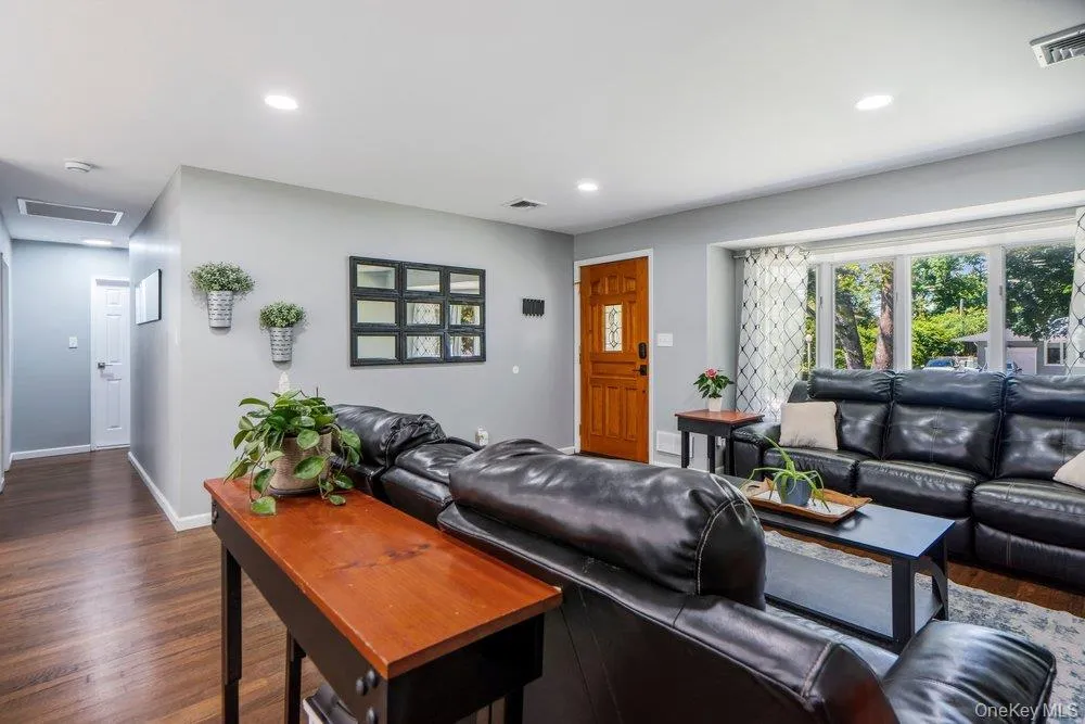 39 Tanglewood Drive, Smithtown, NY, 3 Bedrooms Bedrooms, 8 Rooms Rooms,1 BathroomBathrooms,Residential,For Rent,Tanglewood,0,1012925 39 Tanglewood Drive, Smithtown, NY, 3 Bedrooms Bedrooms, 8 Rooms Rooms,1 BathroomBathrooms,Residential,For Rent,Tanglewood,0,1012925