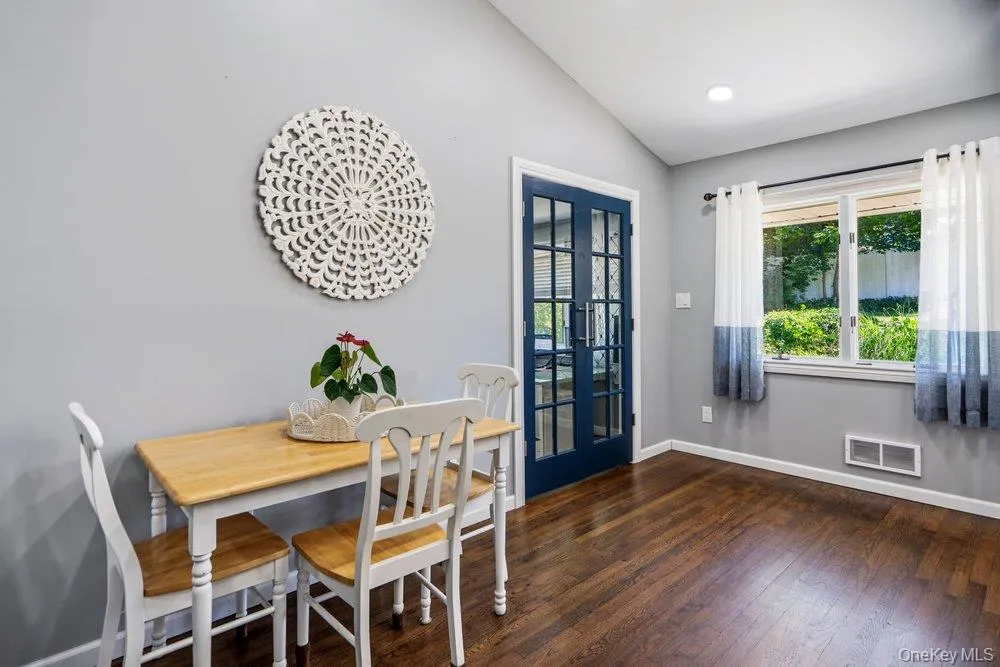 39 Tanglewood Drive, Smithtown, NY, 3 Bedrooms Bedrooms, 8 Rooms Rooms,1 BathroomBathrooms,Residential,For Rent,Tanglewood,0,1012925 39 Tanglewood Drive, Smithtown, NY, 3 Bedrooms Bedrooms, 8 Rooms Rooms,1 BathroomBathrooms,Residential,For Rent,Tanglewood,0,1012925