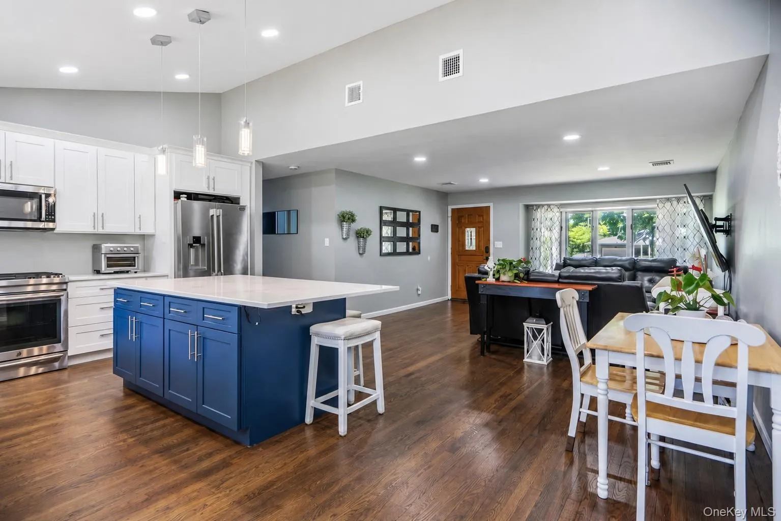 39 Tanglewood Drive, Smithtown, NY, 3 Bedrooms Bedrooms, 8 Rooms Rooms,1 BathroomBathrooms,Residential,For Rent,Tanglewood,0,1012925 39 Tanglewood Drive, Smithtown, NY, 3 Bedrooms Bedrooms, 8 Rooms Rooms,1 BathroomBathrooms,Residential,For Rent,Tanglewood,0,1012925