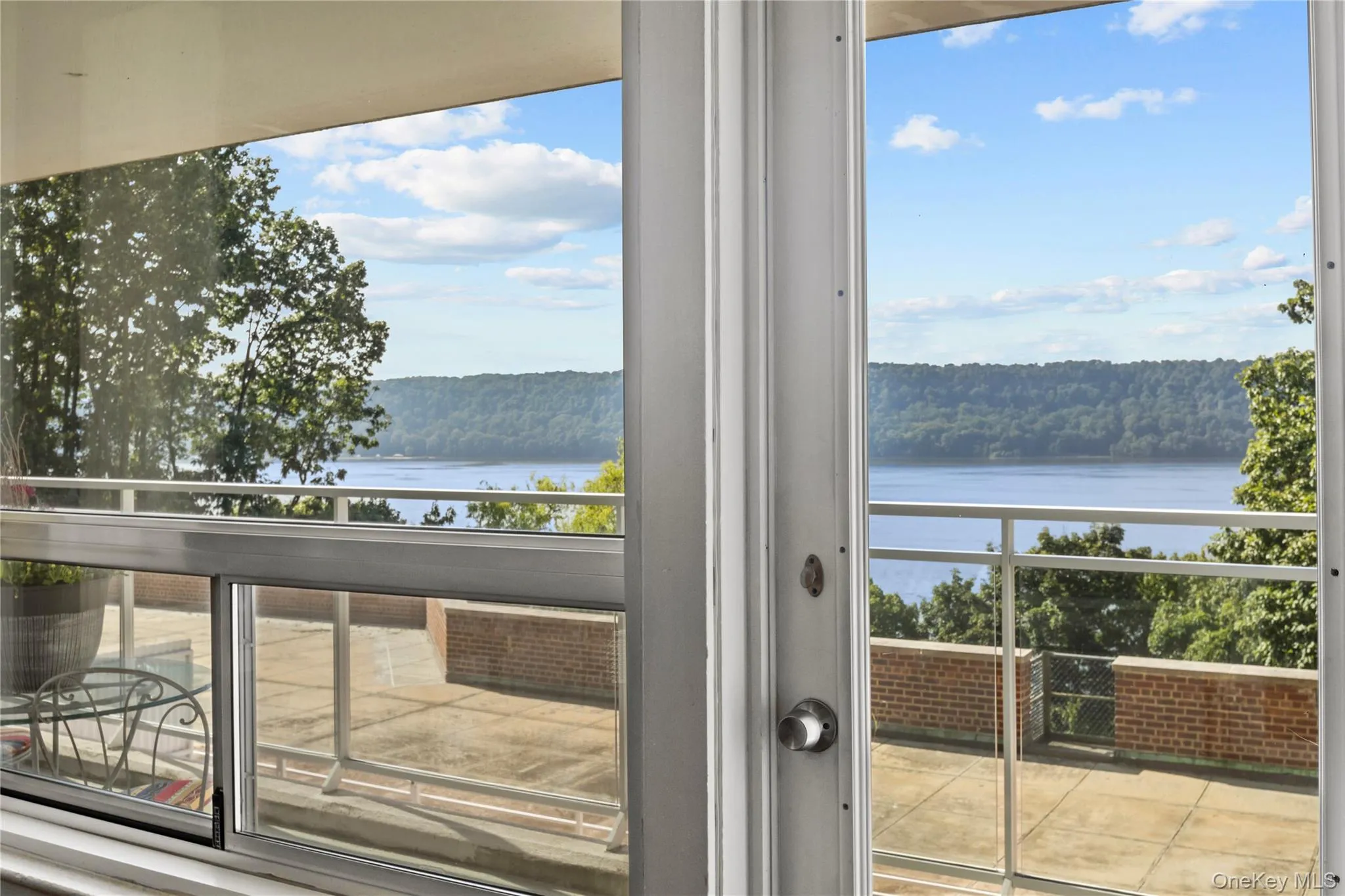 2575 Palisade Avenue, New York, NY, 2 Bedrooms Bedrooms, 5 Rooms Rooms,1 BathroomBathrooms,Residential,For Rent,Palisade,0,KEY1012927 2575 Palisade Avenue, New York, NY, 2 Bedrooms Bedrooms, 5 Rooms Rooms,1 BathroomBathrooms,Residential,For Rent,Palisade,0,KEY1012927