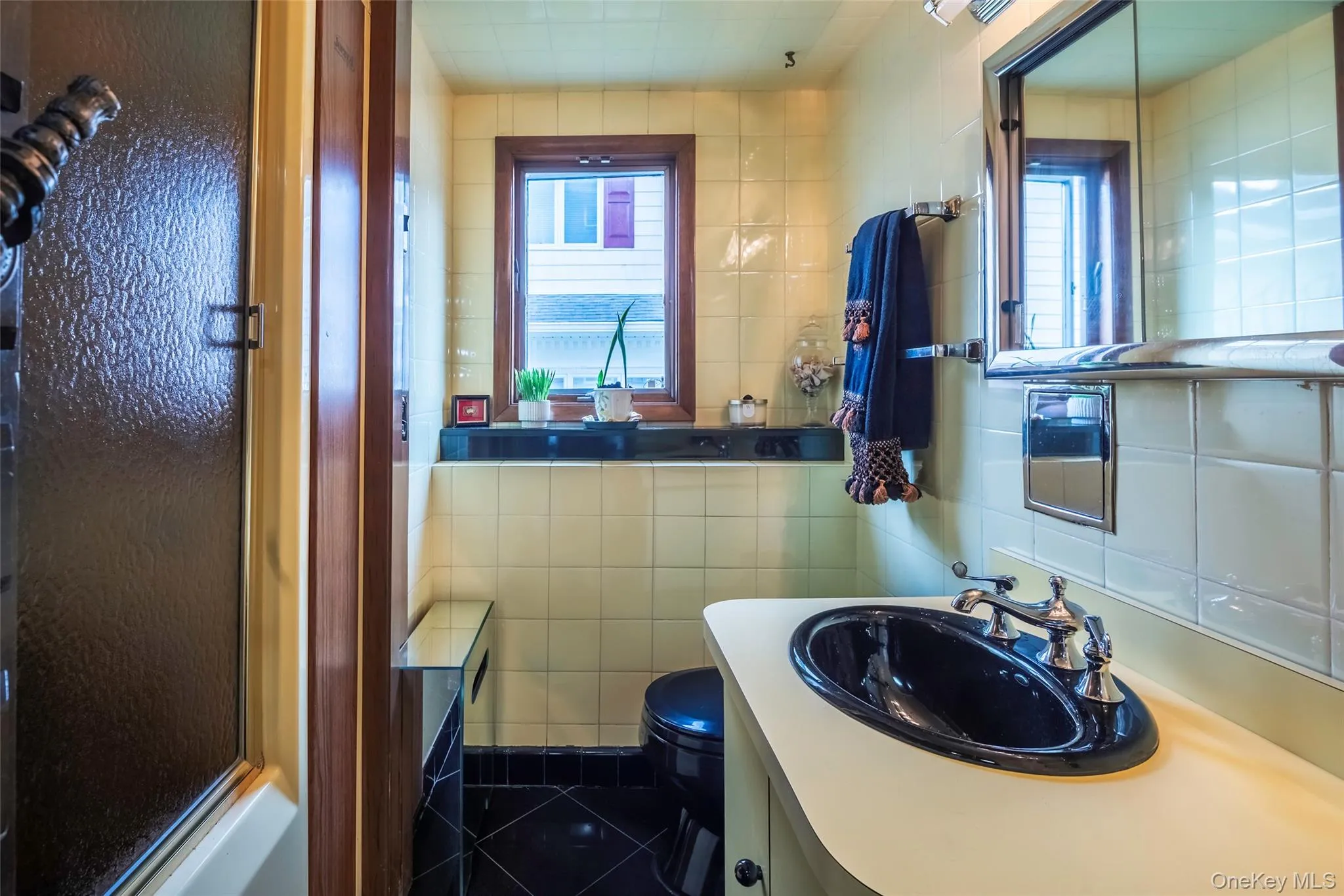 With Sauna and Jacuzzi With Sauna and Jacuzzi