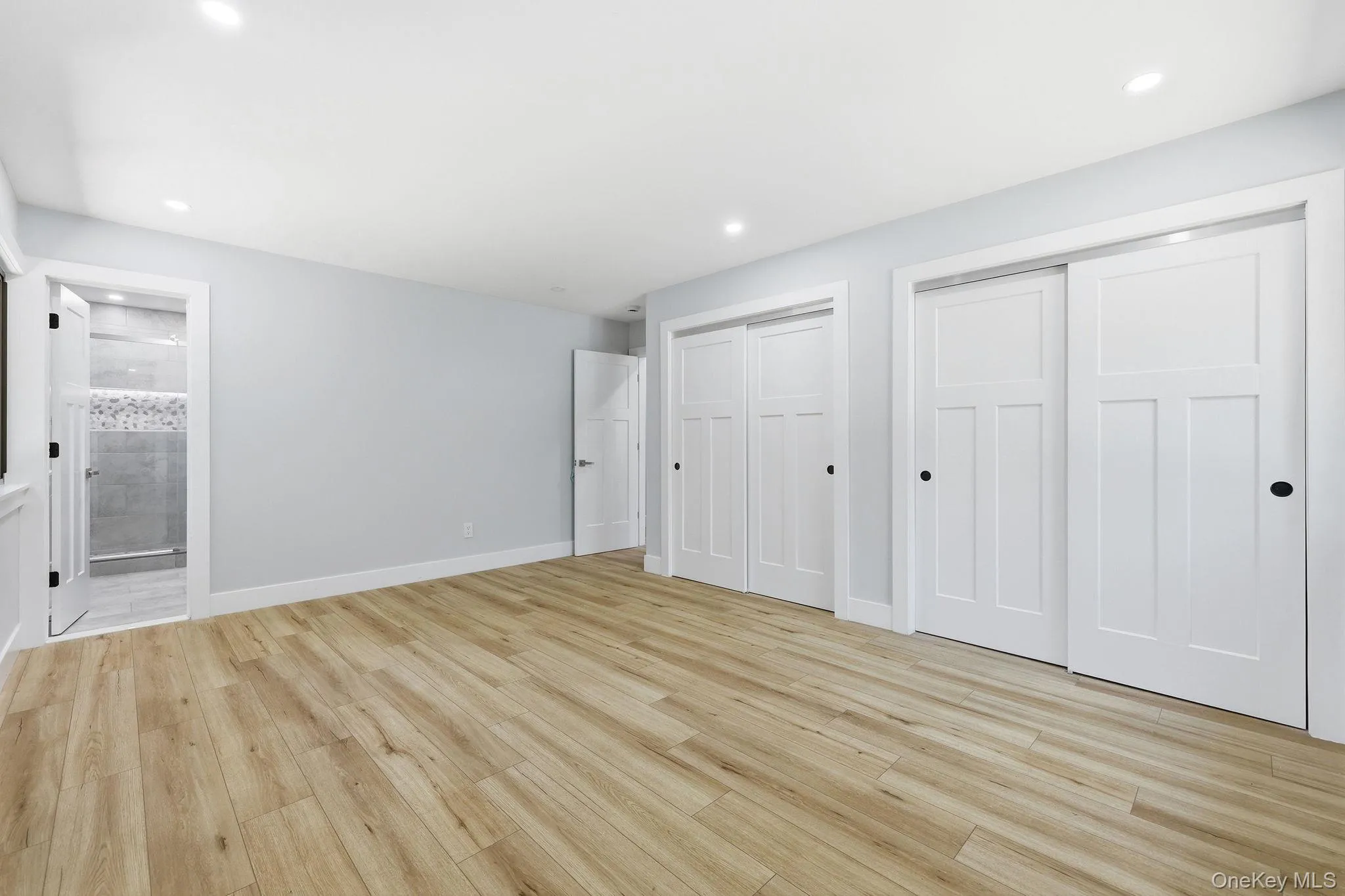 Primary bedroom, en suite bathroom Primary bedroom, en suite bathroom