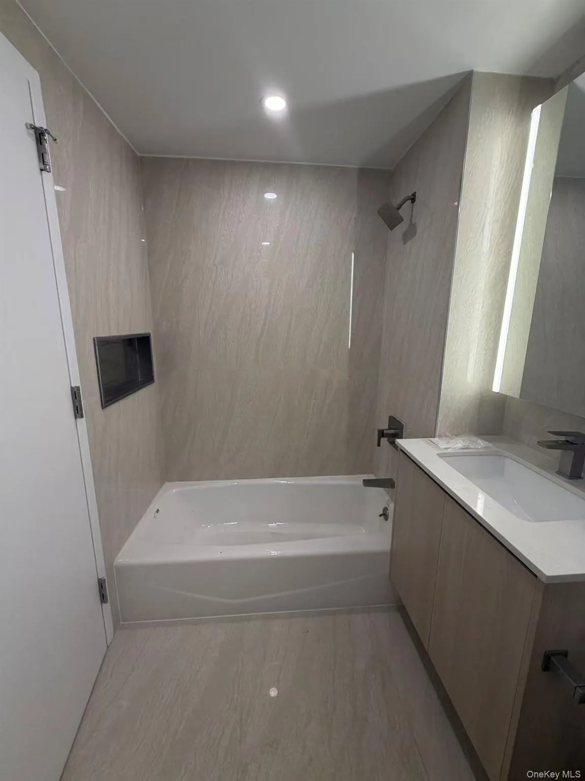 33-71 Prince Street, New York, NY, 1 Bedroom Bedrooms, 4 Rooms Rooms,1 BathroomBathrooms,Residential Lease,For Rent,Prince,0,1012938 33-71 Prince Street, New York, NY, 1 Bedroom Bedrooms, 4 Rooms Rooms,1 BathroomBathrooms,Residential Lease,For Rent,Prince,0,1012938