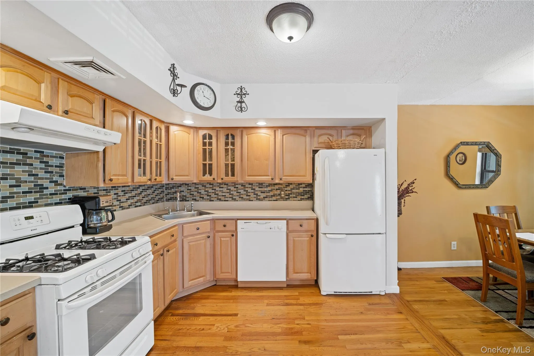71-34 162nd, New York, NY, 3 Bedrooms Bedrooms, 6 Rooms Rooms,2 BathroomsBathrooms,Residential,For Rent,162nd,0,1012945 71-34 162nd, New York, NY, 3 Bedrooms Bedrooms, 6 Rooms Rooms,2 BathroomsBathrooms,Residential,For Rent,162nd,0,1012945