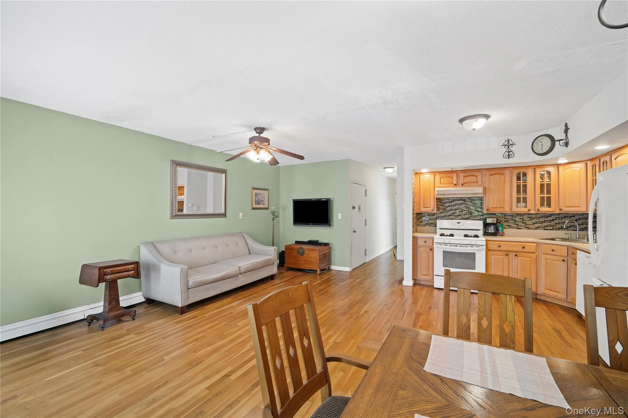 71-34 162nd, New York, NY, 3 Bedrooms Bedrooms, 6 Rooms Rooms,2 BathroomsBathrooms,Residential,For Rent,162nd,0,1012945 71-34 162nd, New York, NY, 3 Bedrooms Bedrooms, 6 Rooms Rooms,2 BathroomsBathrooms,Residential,For Rent,162nd,0,1012945