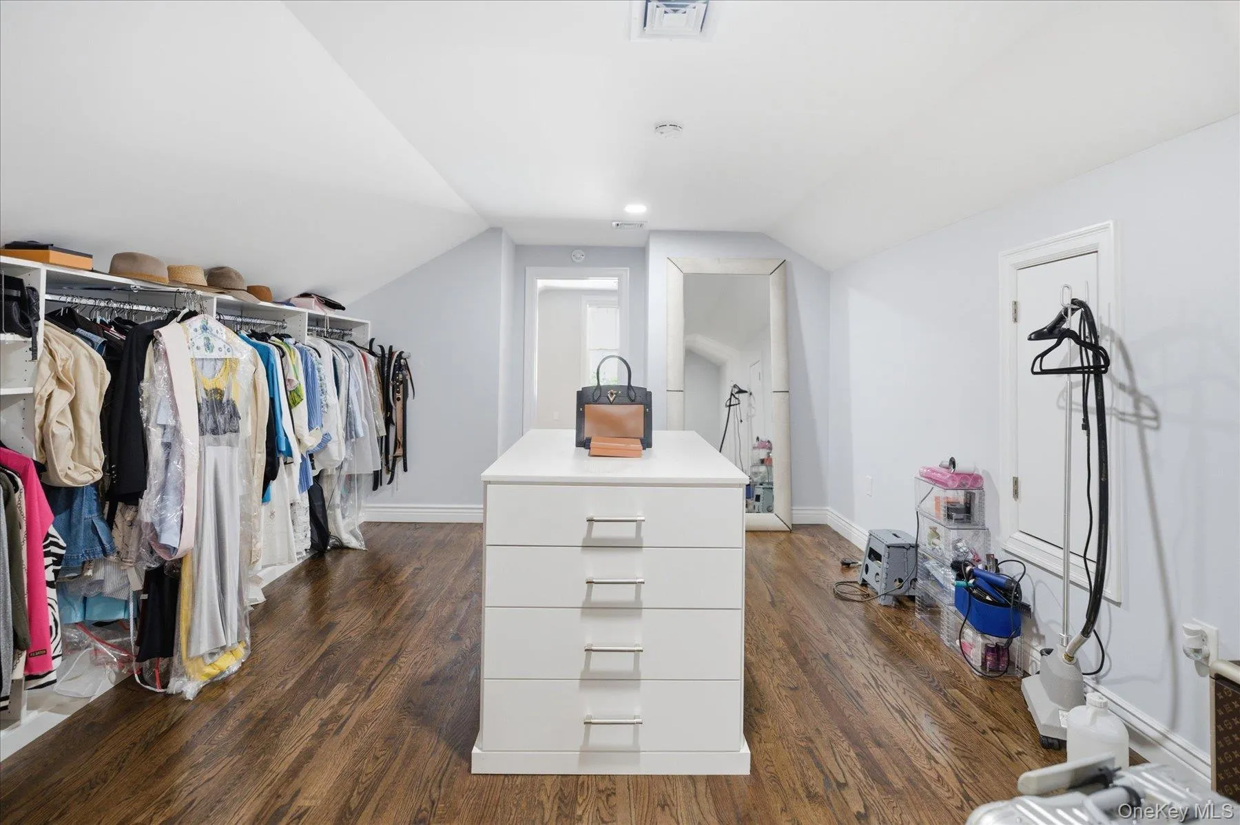 174 Warner Road, Huntington, NY, 5 Bedrooms Bedrooms, 14 Rooms Rooms,3 BathroomsBathrooms,Residential,For Rent,Warner,0,1012946 174 Warner Road, Huntington, NY, 5 Bedrooms Bedrooms, 14 Rooms Rooms,3 BathroomsBathrooms,Residential,For Rent,Warner,0,1012946