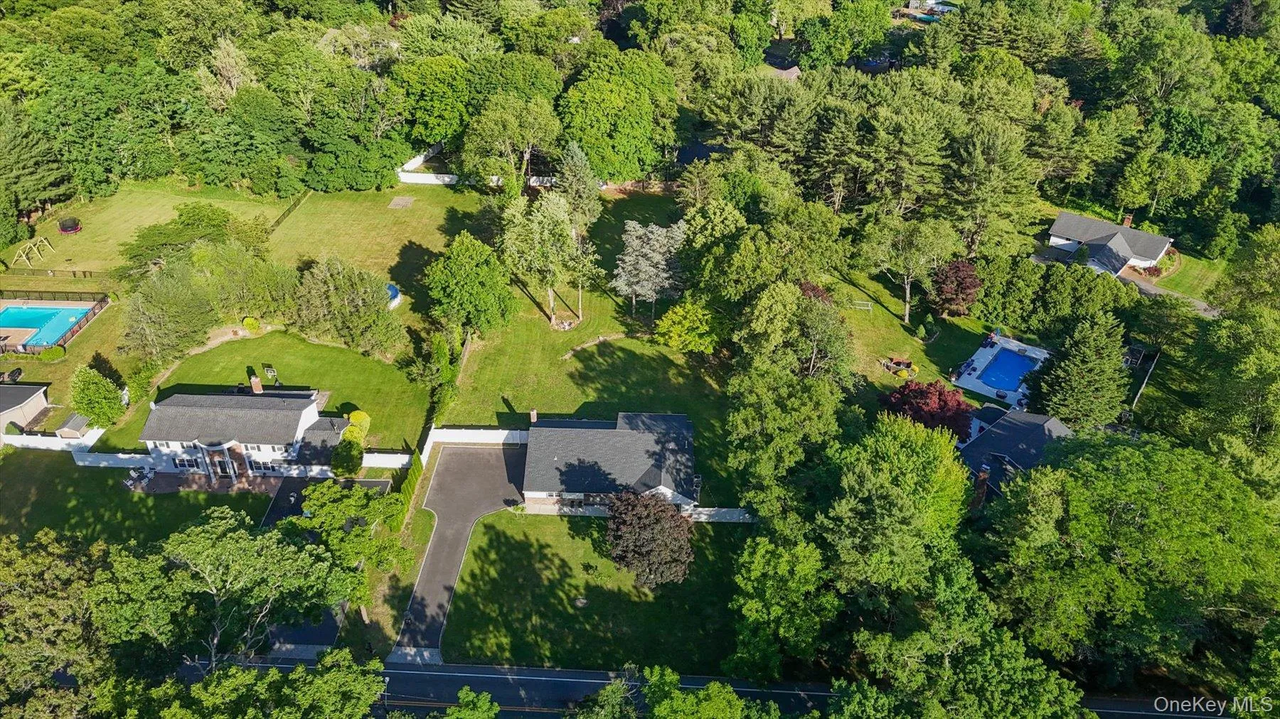 174 Warner Road, Huntington, NY, 5 Bedrooms Bedrooms, 14 Rooms Rooms,3 BathroomsBathrooms,Residential,For Rent,Warner,0,1012946 174 Warner Road, Huntington, NY, 5 Bedrooms Bedrooms, 14 Rooms Rooms,3 BathroomsBathrooms,Residential,For Rent,Warner,0,1012946