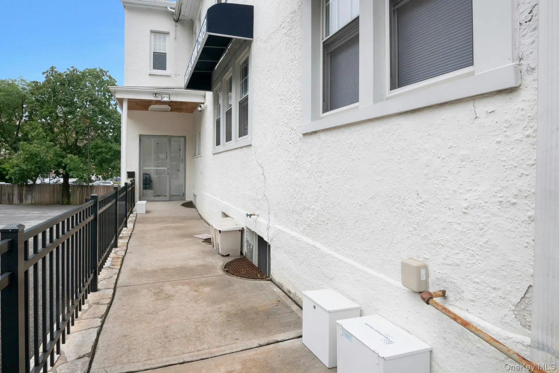 Side Door Front Entrance to 2nd Floor Elevator Side Door Front Entrance to 2nd Floor Elevator