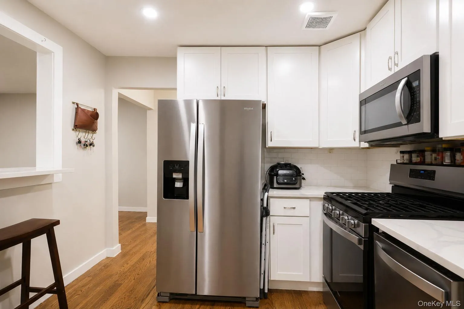 95 Country Club Lane, Haverstraw, NY, 1 Bedroom Bedrooms, 4 Rooms Rooms,1 BathroomBathrooms,Residential,For Rent,Country Club,0,1012952 95 Country Club Lane, Haverstraw, NY, 1 Bedroom Bedrooms, 4 Rooms Rooms,1 BathroomBathrooms,Residential,For Rent,Country Club,0,1012952