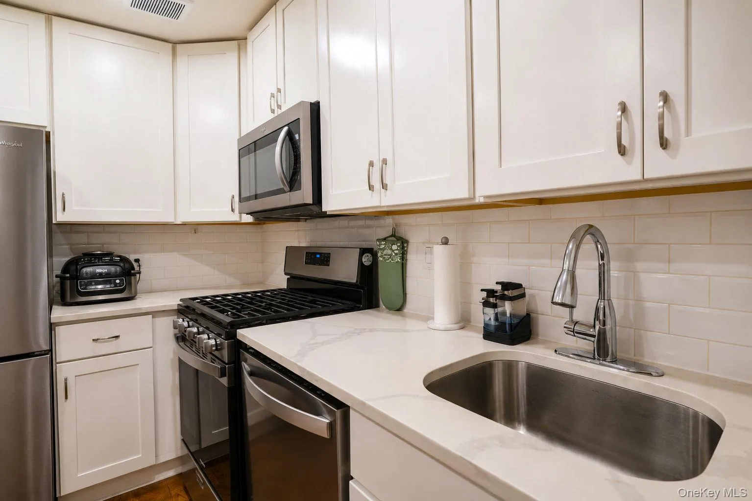 95 Country Club Lane, Haverstraw, NY, 1 Bedroom Bedrooms, 4 Rooms Rooms,1 BathroomBathrooms,Residential,For Rent,Country Club,0,1012952 95 Country Club Lane, Haverstraw, NY, 1 Bedroom Bedrooms, 4 Rooms Rooms,1 BathroomBathrooms,Residential,For Rent,Country Club,0,1012952