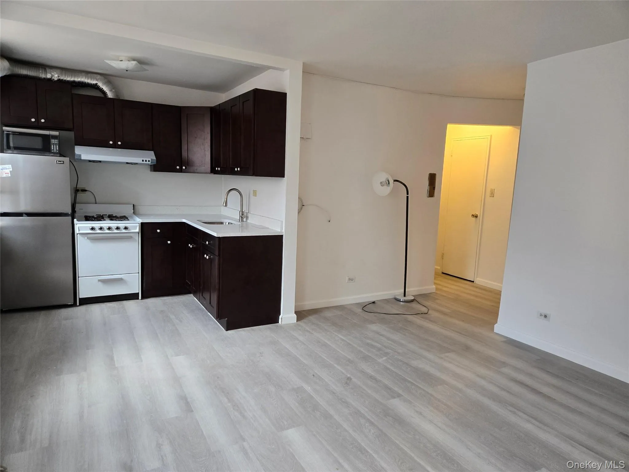 140-65 Beech Avenue, New York, NY, 2 Rooms Rooms,1 BathroomBathrooms,Residential Lease,For Rent,Beech,0,KEY1012953 140-65 Beech Avenue, New York, NY, 2 Rooms Rooms,1 BathroomBathrooms,Residential Lease,For Rent,Beech,0,KEY1012953