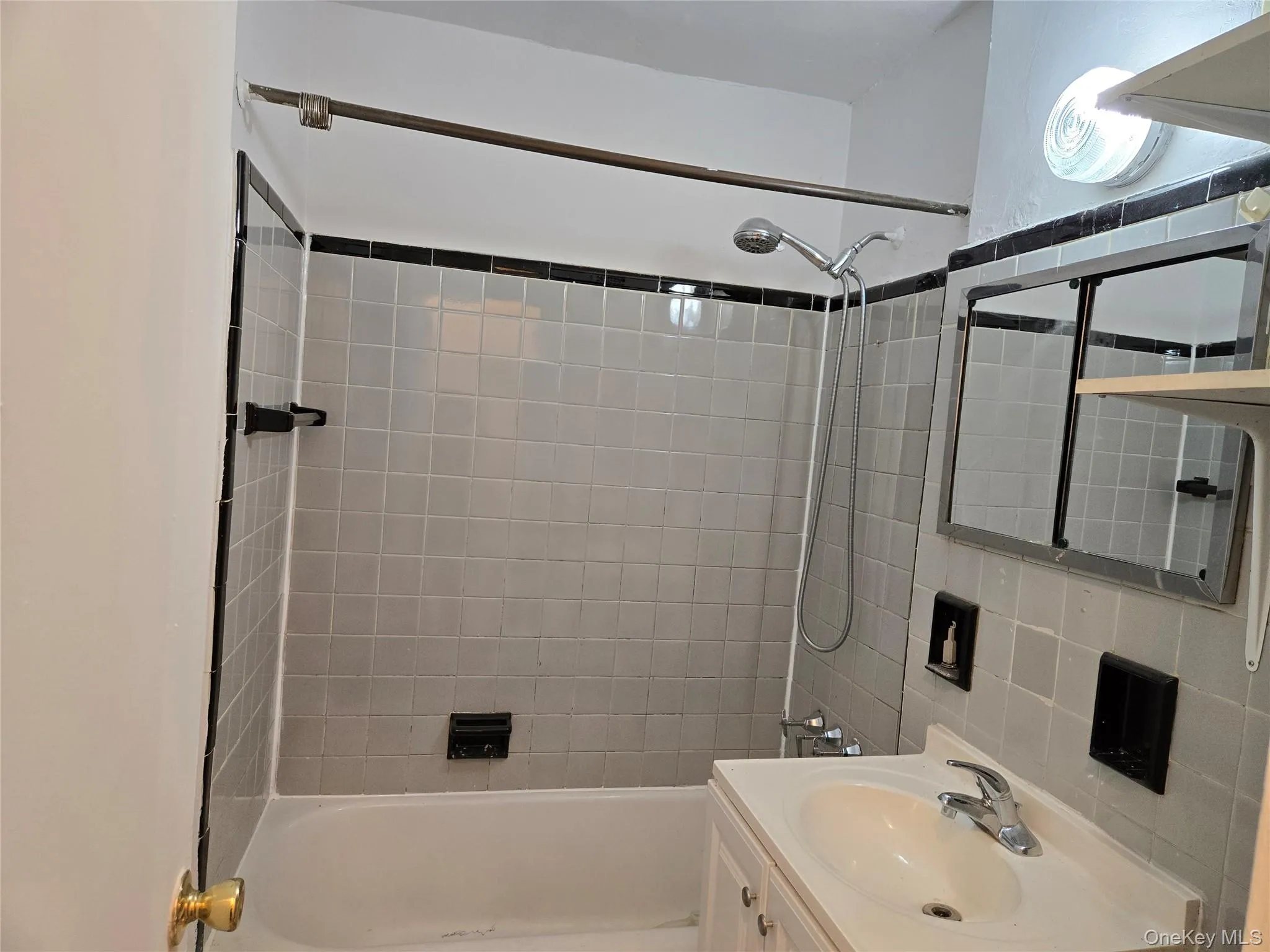 140-65 Beech Avenue, New York, NY, 2 Rooms Rooms,1 BathroomBathrooms,Residential Lease,For Rent,Beech,0,KEY1012953 140-65 Beech Avenue, New York, NY, 2 Rooms Rooms,1 BathroomBathrooms,Residential Lease,For Rent,Beech,0,KEY1012953