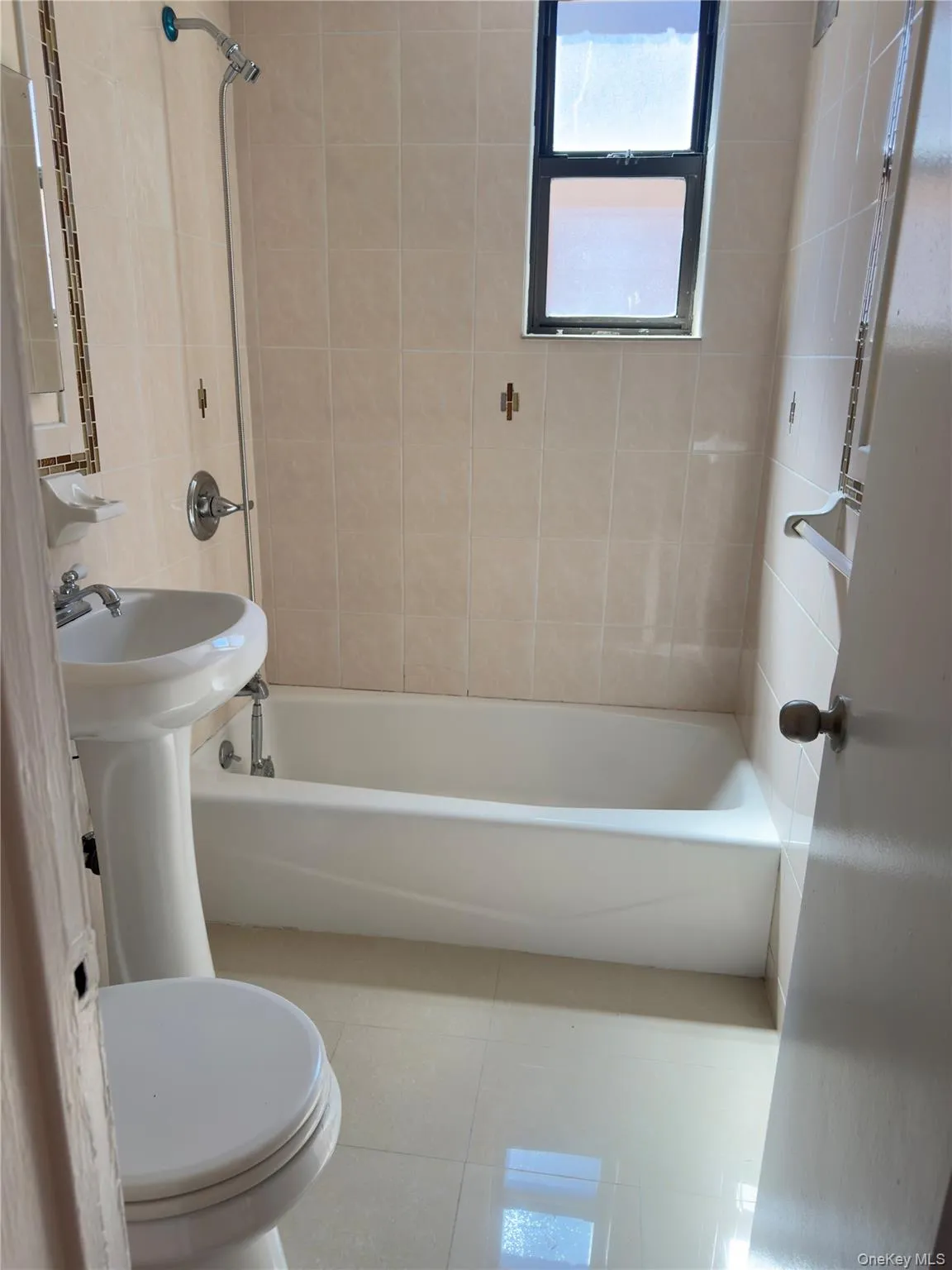 149-43 35Th Ave, New York, NY, 1 Bedroom Bedrooms, 4 Rooms Rooms,1 BathroomBathrooms,Residential Lease,For Rent,35Th Ave,0,1012956 149-43 35Th Ave, New York, NY, 1 Bedroom Bedrooms, 4 Rooms Rooms,1 BathroomBathrooms,Residential Lease,For Rent,35Th Ave,0,1012956