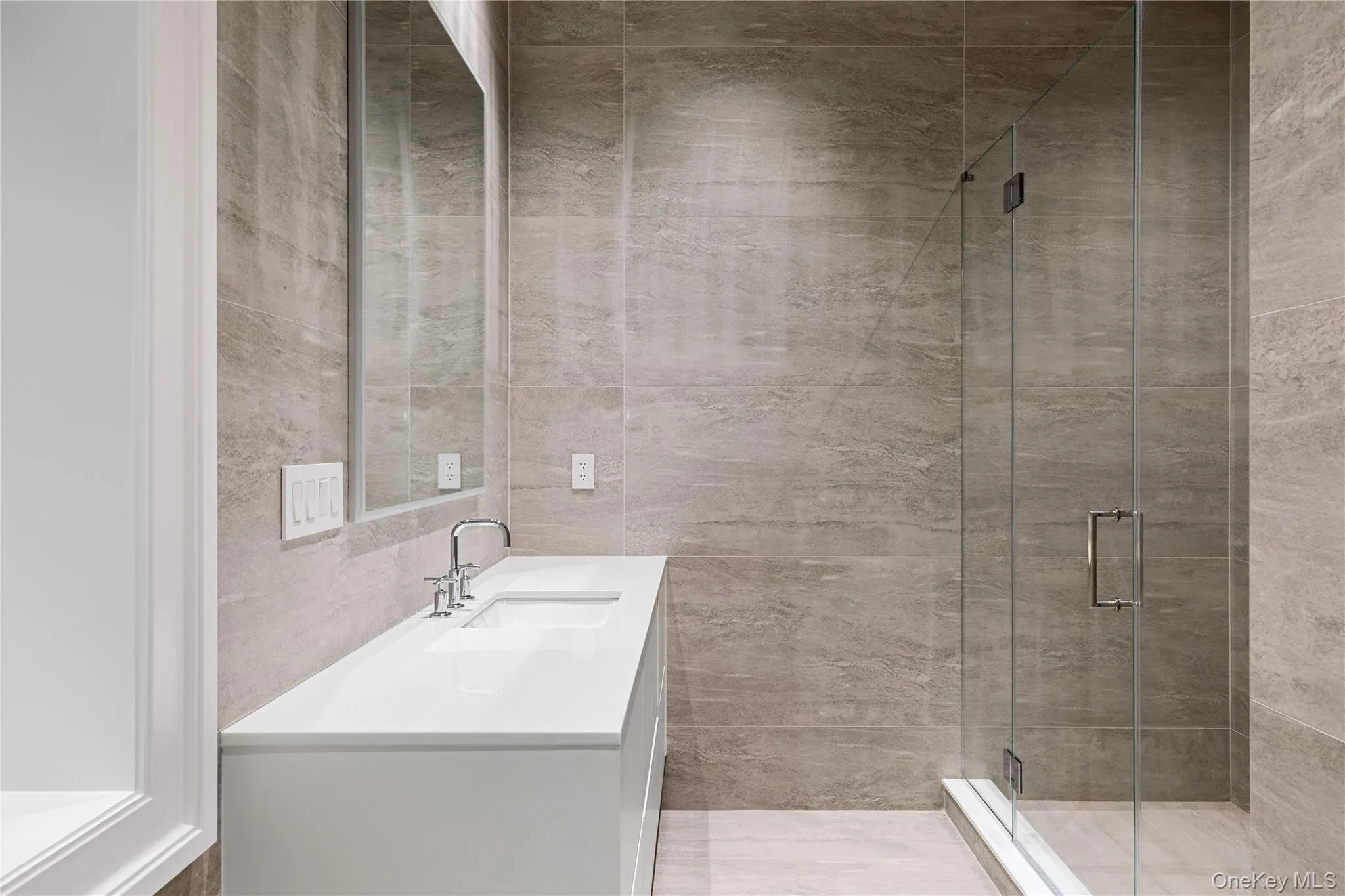 Lower Level En-Suite Full Bath Lower Level En-Suite Full Bath