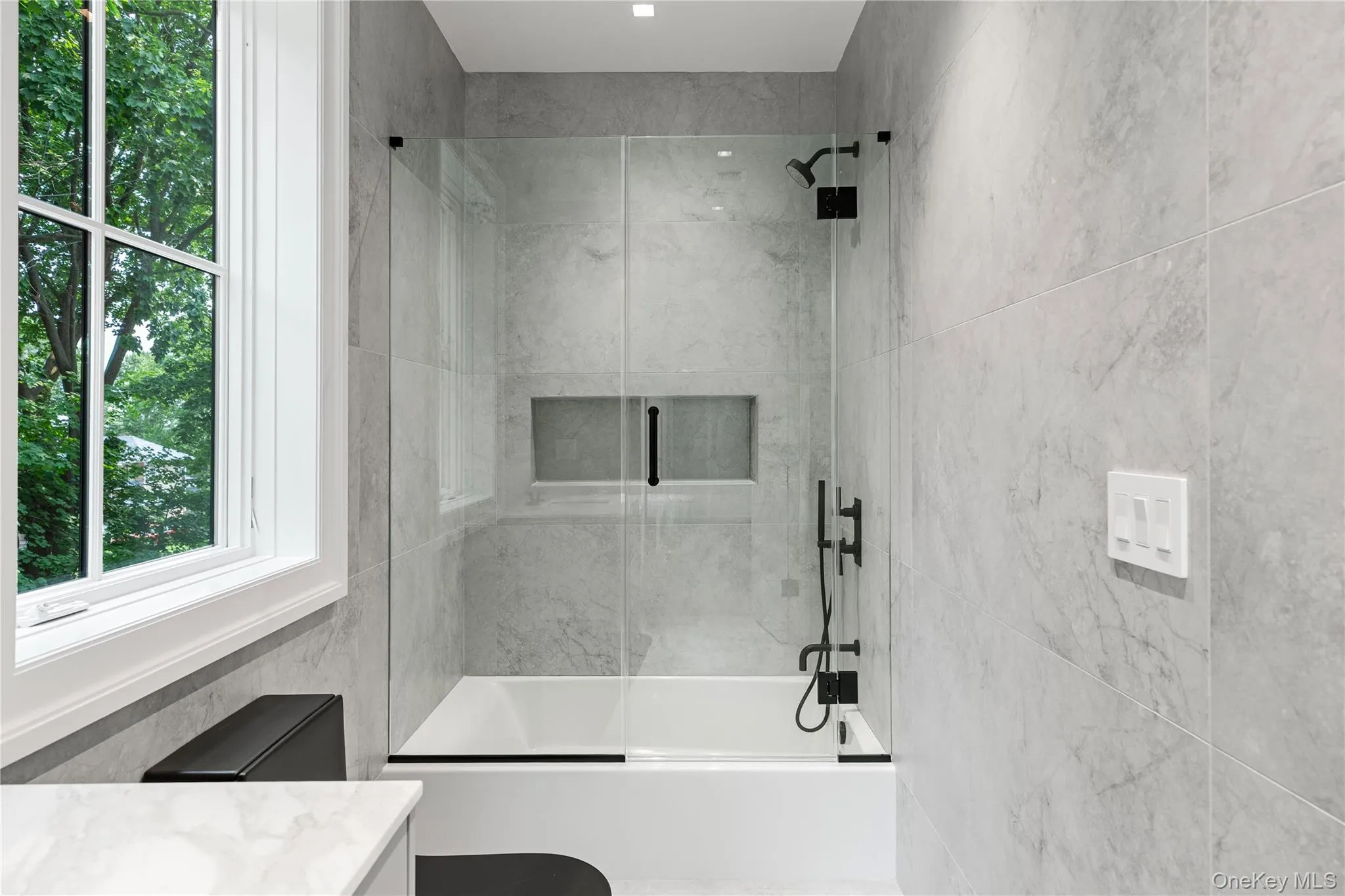 En-Suite Bathrrom Bath View En-Suite Bathrrom Bath View
