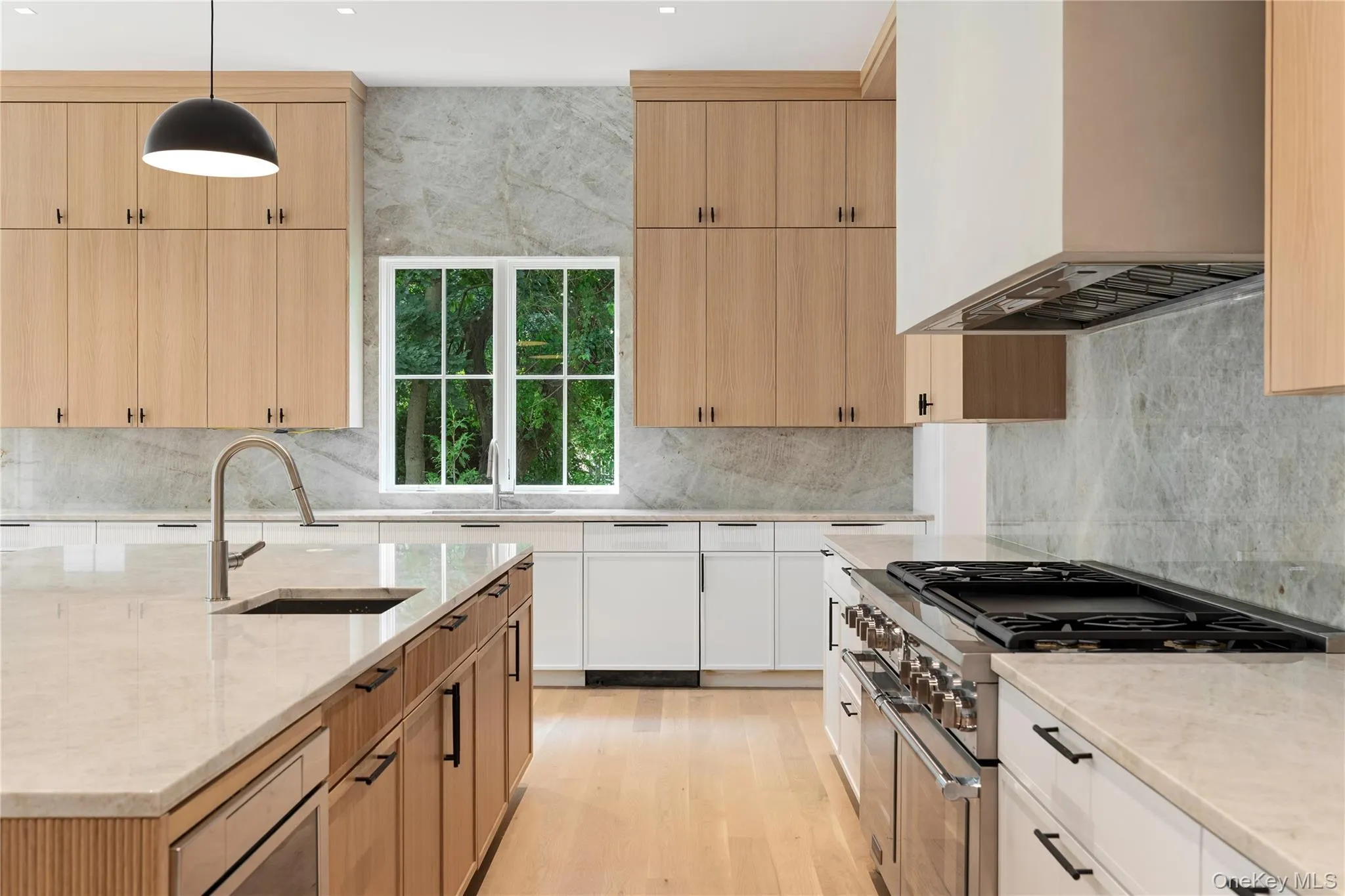 High End Appliances & Kitchen Finishes High End Appliances & Kitchen Finishes