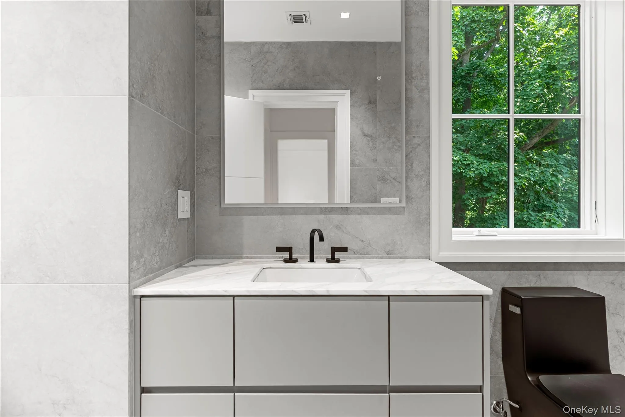 En-Suite Bathroom Vanity View En-Suite Bathroom Vanity View