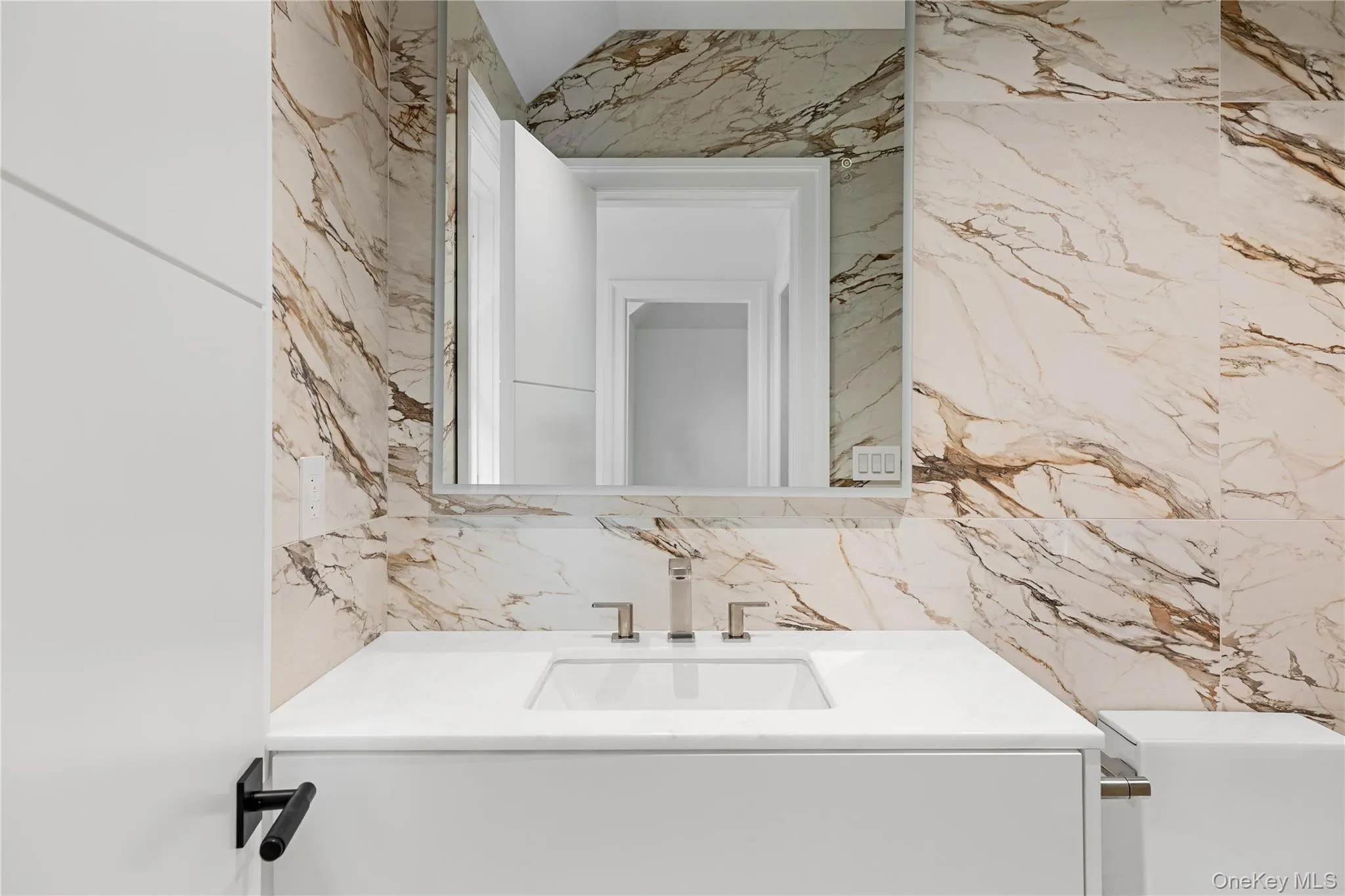 En-Suite Bathroom Vanity View En-Suite Bathroom Vanity View