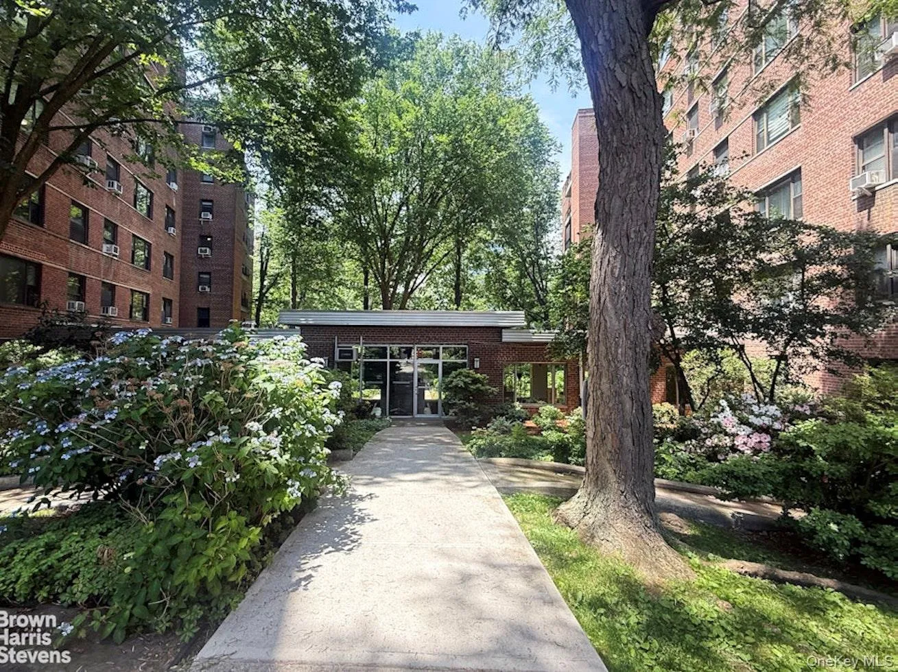 3616 Henry Hudson Parkway, New York, NY, 2 Bedrooms Bedrooms, 4 Rooms Rooms,2 BathroomsBathrooms,Residential,For Rent,Henry Hudson,0,1012974 3616 Henry Hudson Parkway, New York, NY, 2 Bedrooms Bedrooms, 4 Rooms Rooms,2 BathroomsBathrooms,Residential,For Rent,Henry Hudson,0,1012974