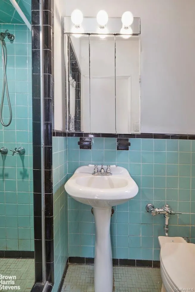 3616 Henry Hudson Parkway, New York, NY, 2 Bedrooms Bedrooms, 4 Rooms Rooms,2 BathroomsBathrooms,Residential,For Rent,Henry Hudson,0,1012974 3616 Henry Hudson Parkway, New York, NY, 2 Bedrooms Bedrooms, 4 Rooms Rooms,2 BathroomsBathrooms,Residential,For Rent,Henry Hudson,0,1012974