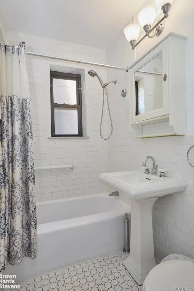 3616 Henry Hudson Parkway, New York, NY, 2 Bedrooms Bedrooms, 4 Rooms Rooms,2 BathroomsBathrooms,Residential,For Rent,Henry Hudson,0,1012974 3616 Henry Hudson Parkway, New York, NY, 2 Bedrooms Bedrooms, 4 Rooms Rooms,2 BathroomsBathrooms,Residential,For Rent,Henry Hudson,0,1012974