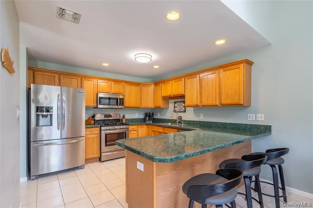 7 Summerfield Lane, Riverhead, NY, 3 Bedrooms Bedrooms, 6 Rooms Rooms,2 BathroomsBathrooms,Residential,For Rent,Summerfield,0,1012976 7 Summerfield Lane, Riverhead, NY, 3 Bedrooms Bedrooms, 6 Rooms Rooms,2 BathroomsBathrooms,Residential,For Rent,Summerfield,0,1012976